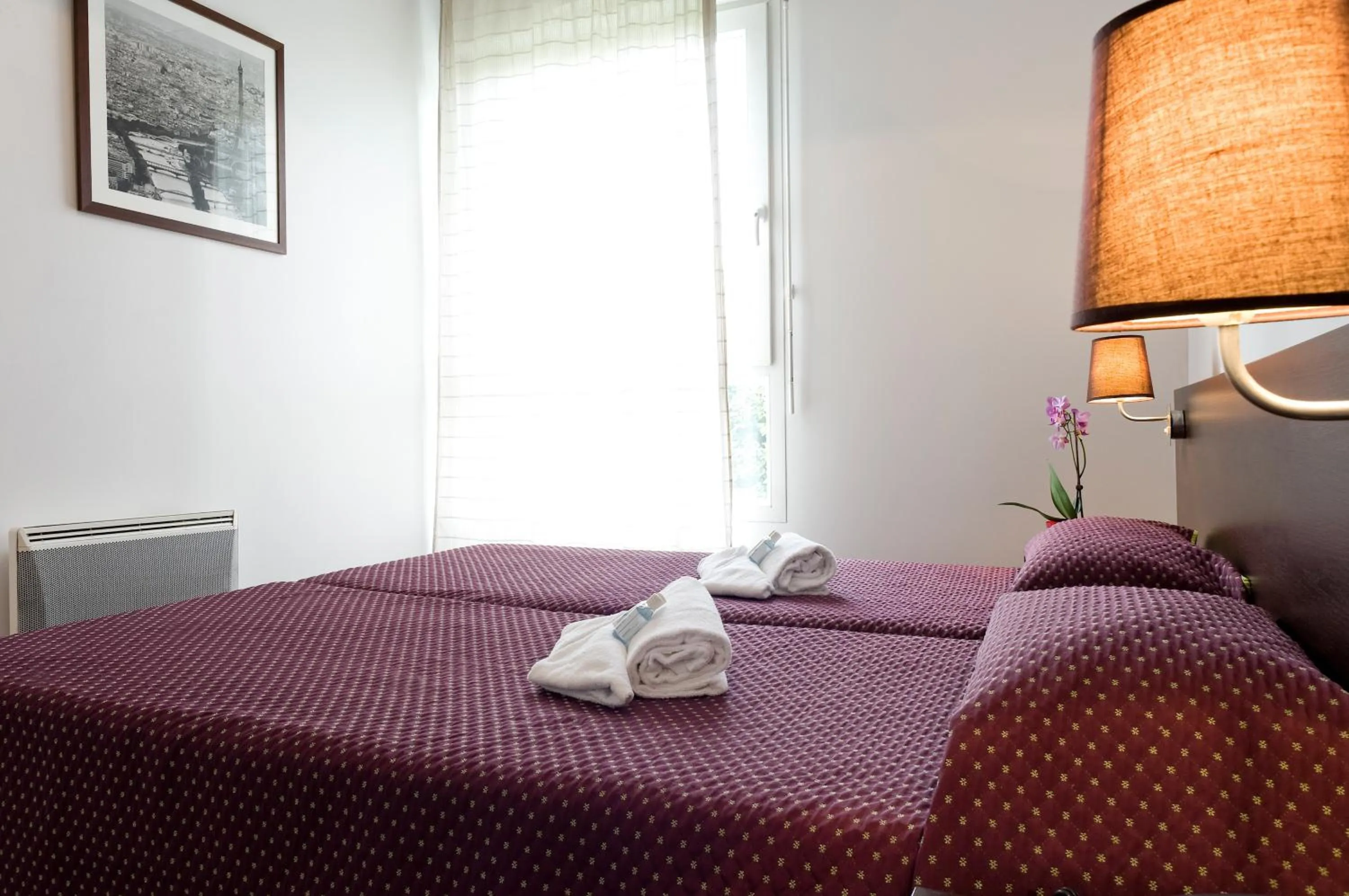 Bed in Residhotel Les Hauts d'Andilly