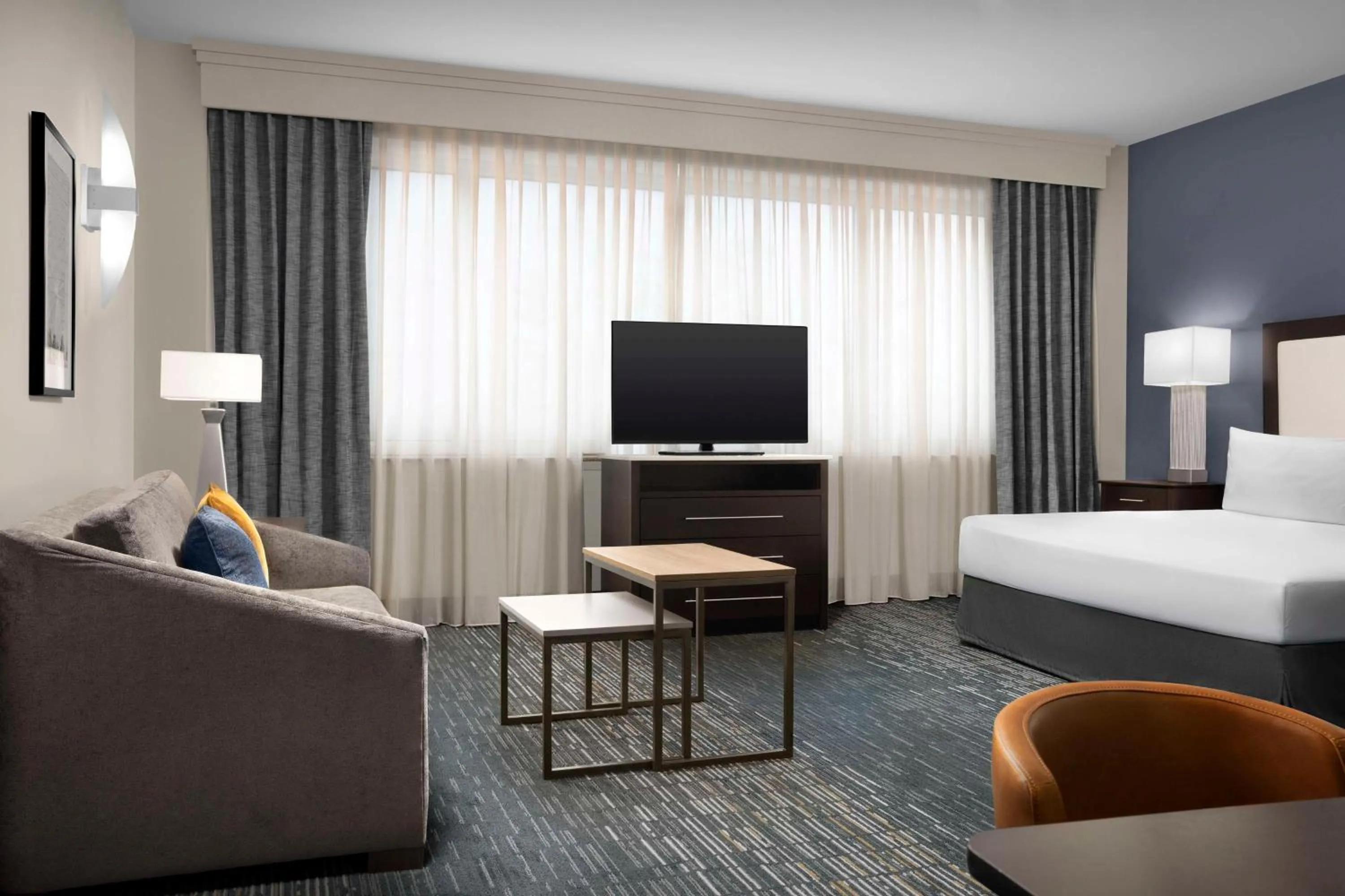 Living room, Bed in Homewood Suites Dallas Downtown