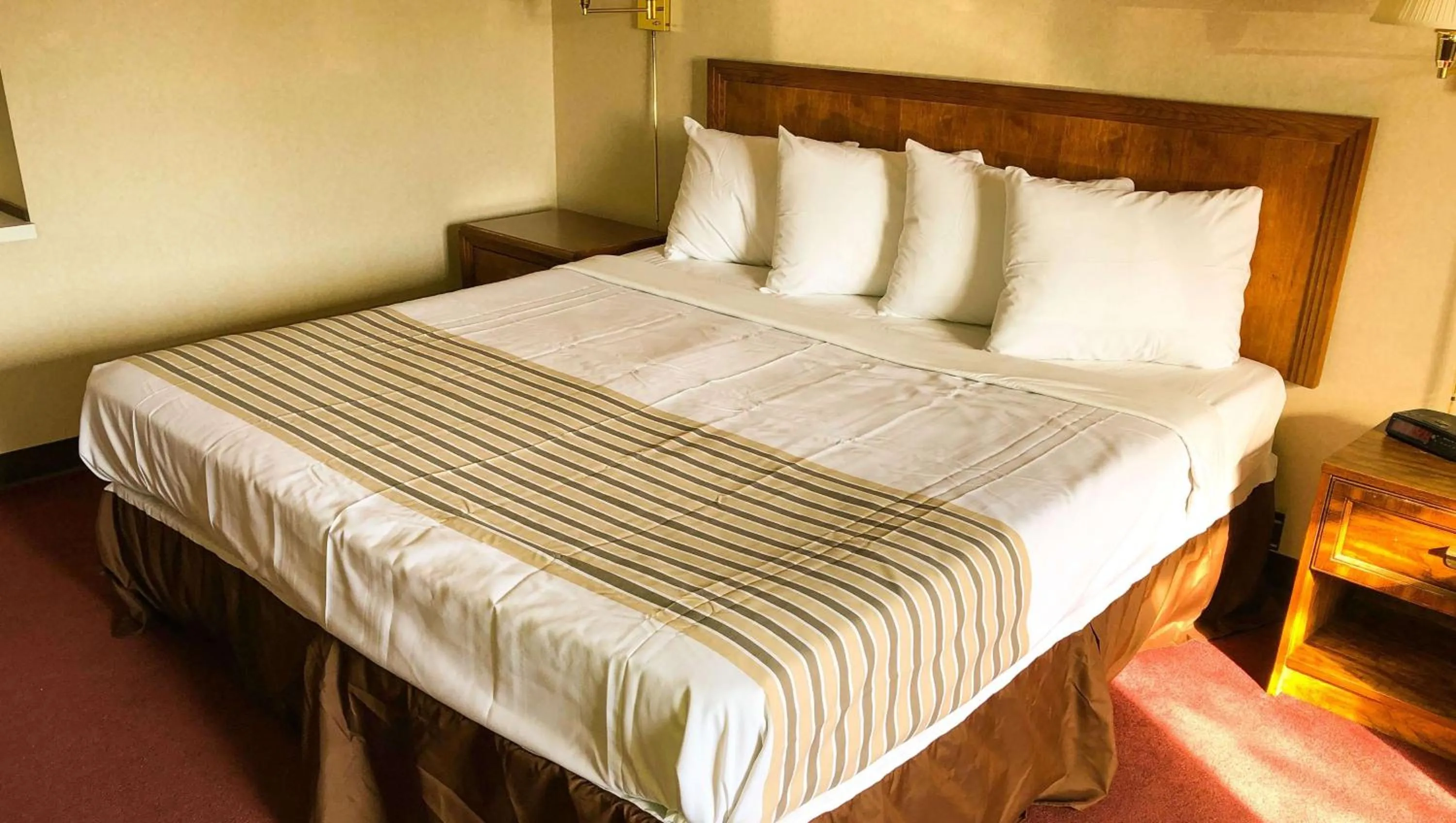 Photo of the whole room in Magnuson Hotel Dixon