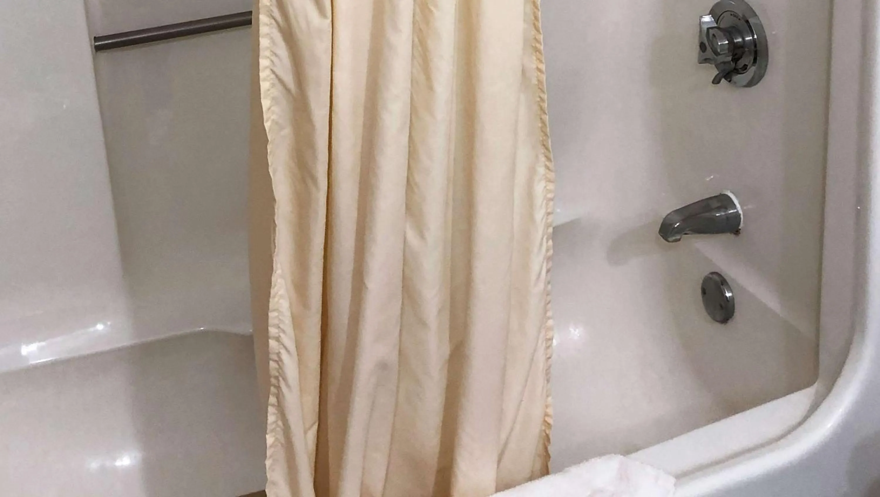 Bathroom in Magnuson Hotel Dixon