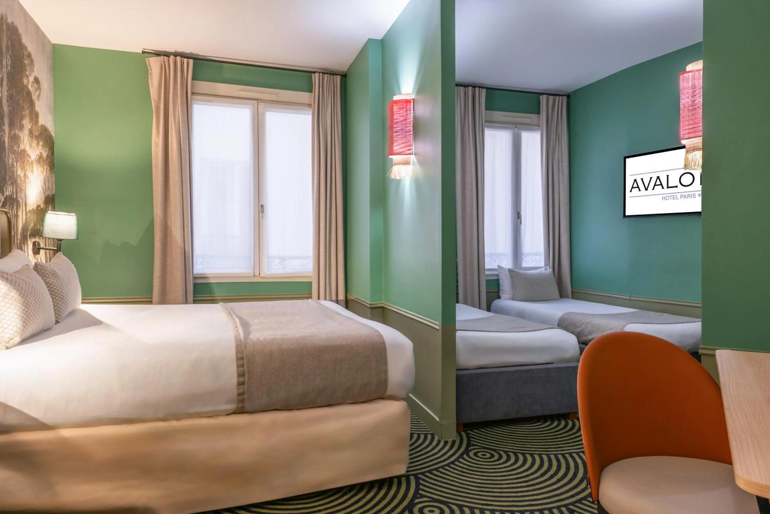 Bed in Hotel Avalon Paris