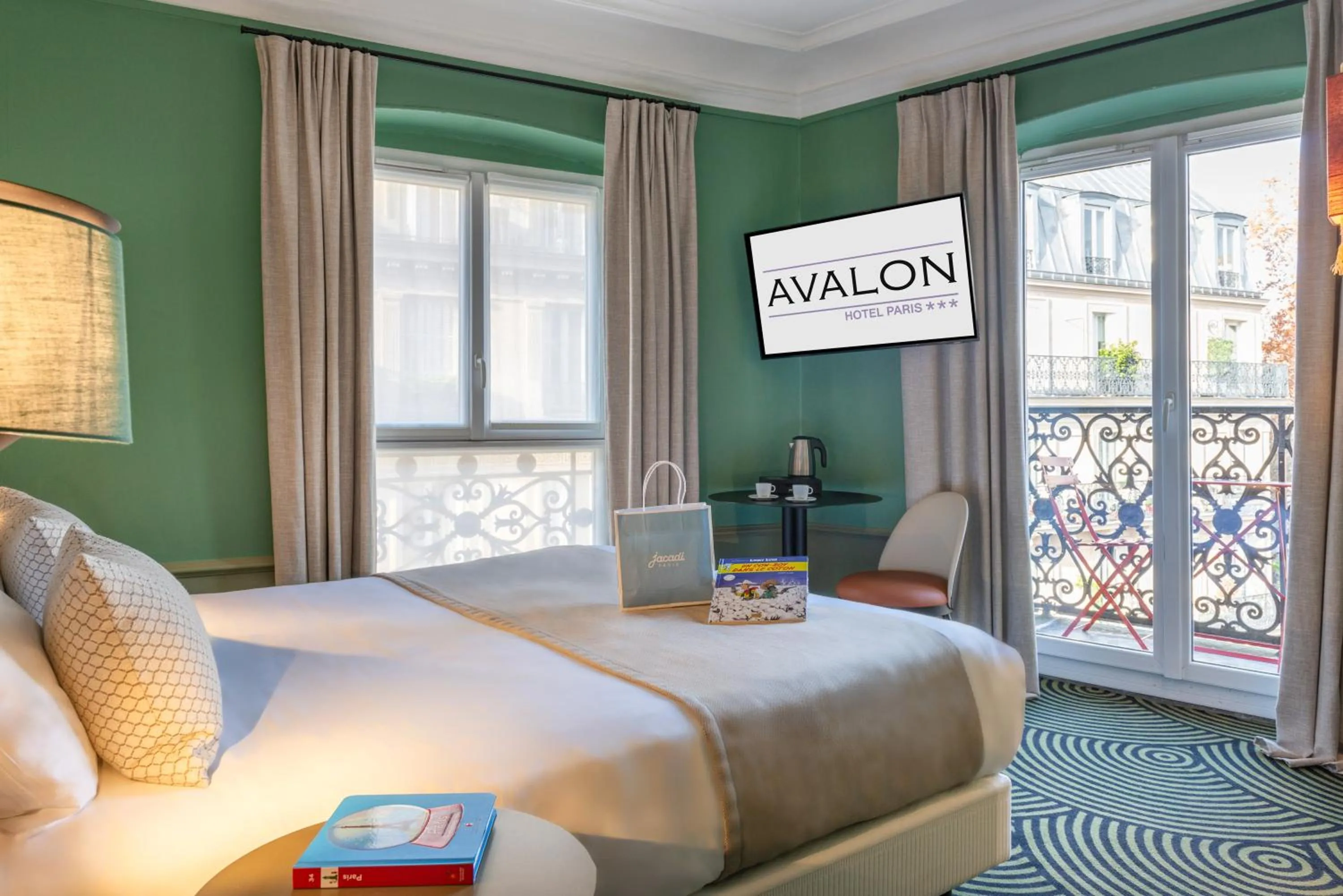 Bed in Hotel Avalon Paris