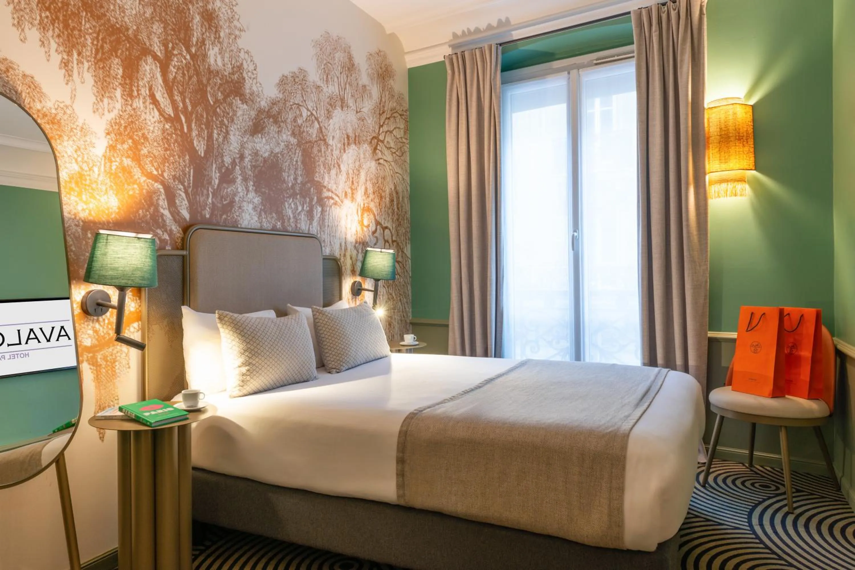 Bed in Hotel Avalon Paris