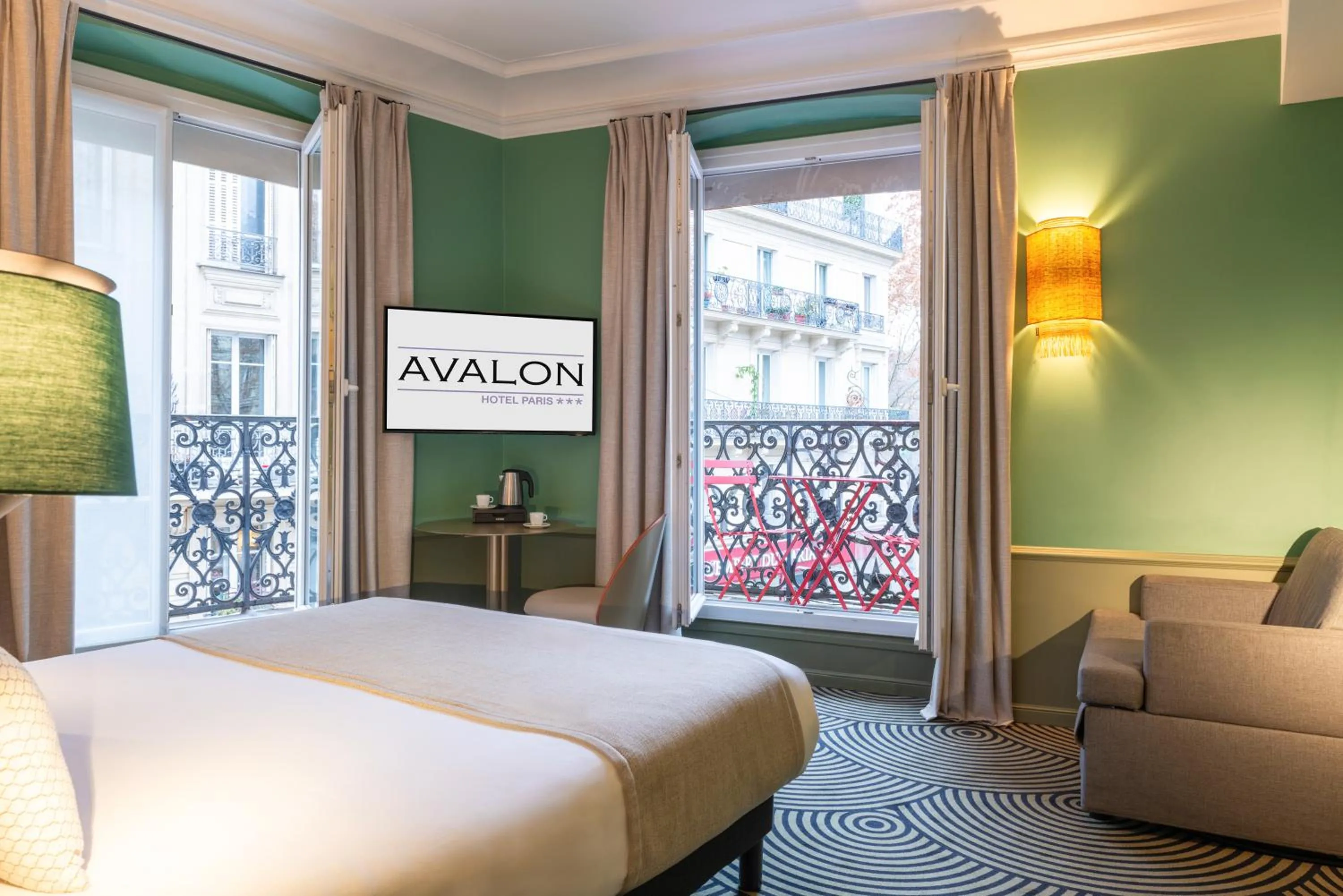 Photo of the whole room, Bed in Hotel Avalon Paris