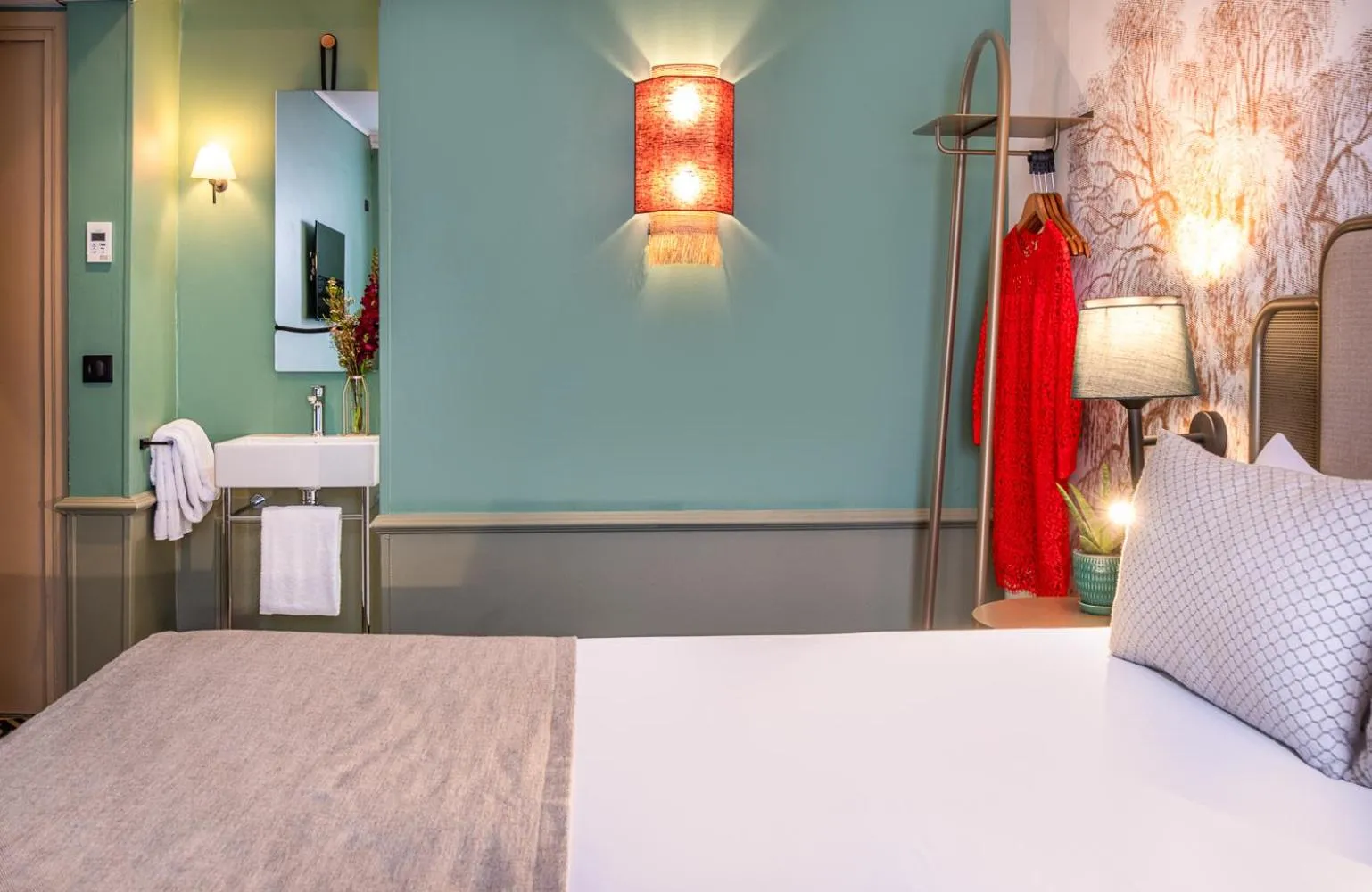 Bed in Hotel Avalon - Paris Gare du Nord