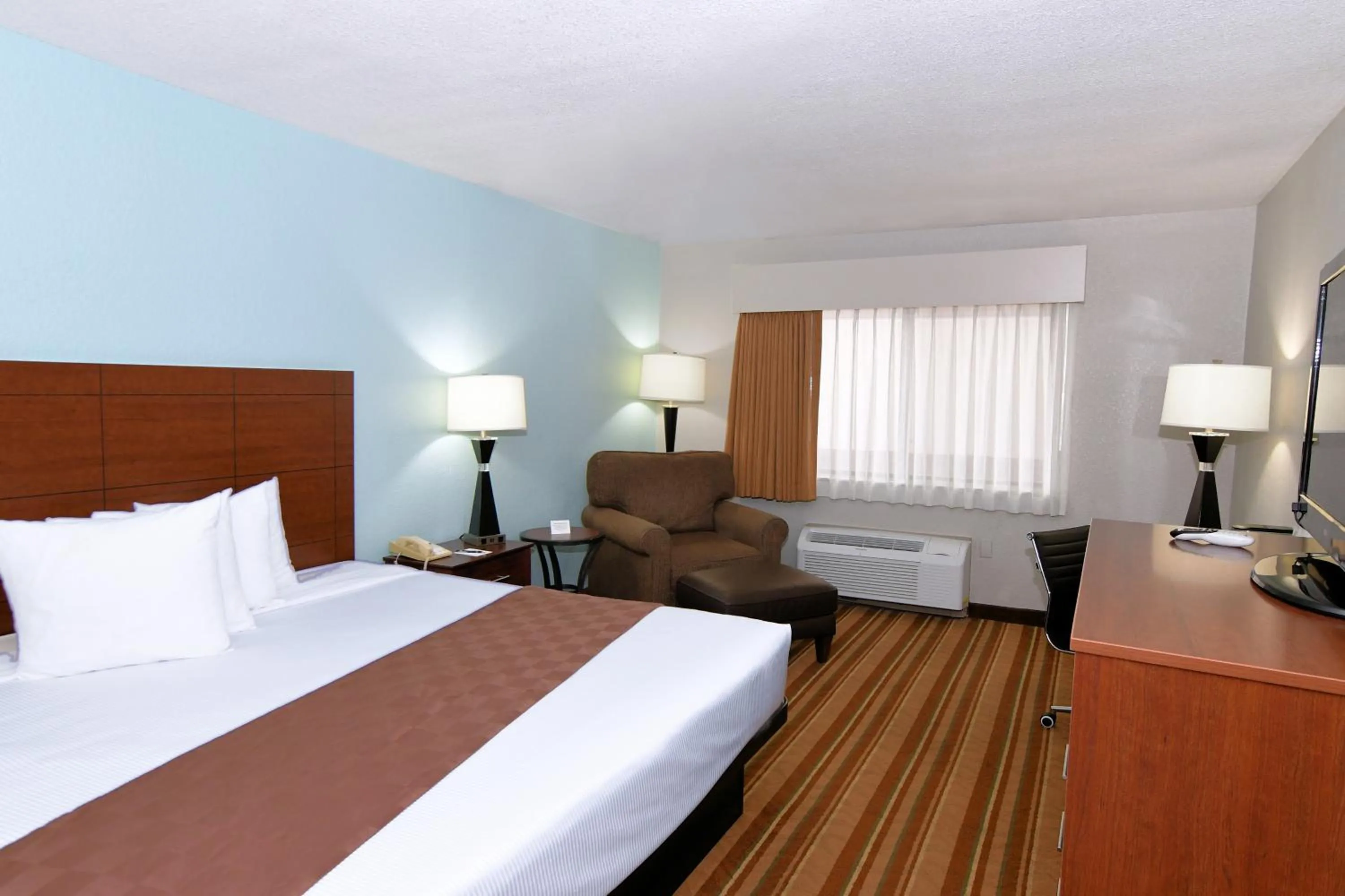 Bed in Best Western Regency Inn