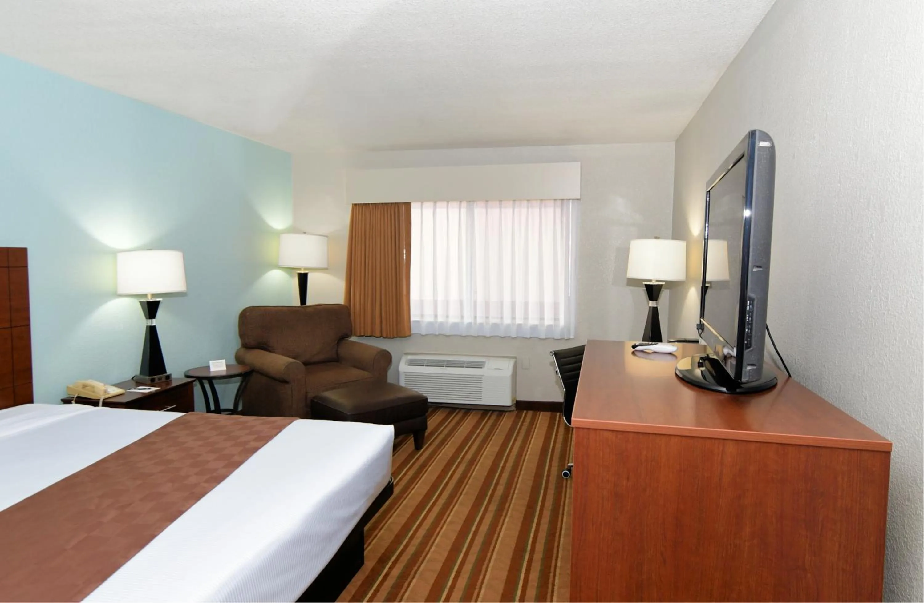 Bed in Best Western Regency Inn