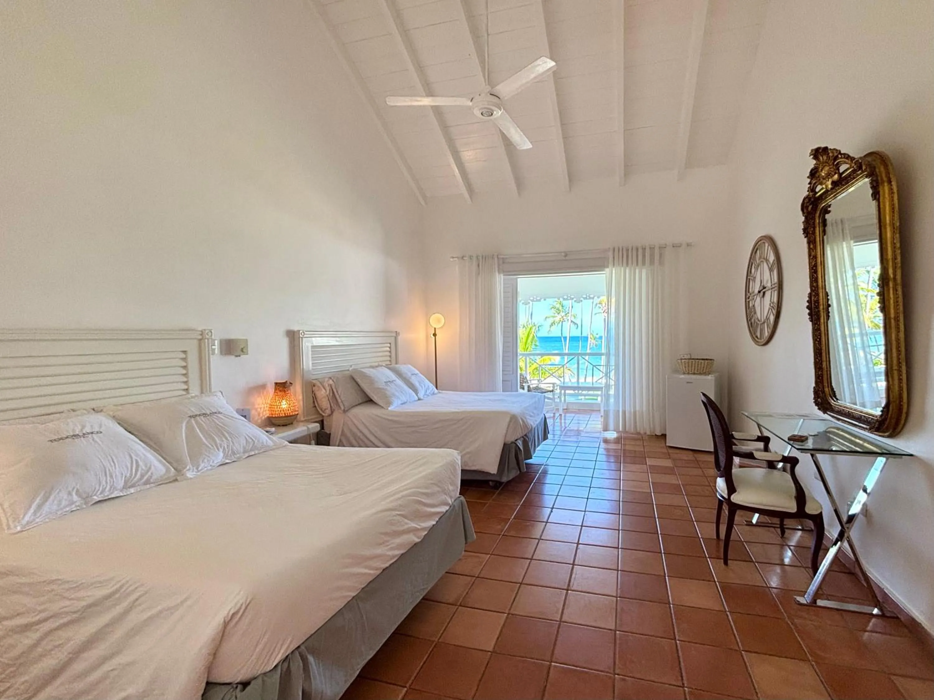 Photo of the whole room, Bed in Hotel TODOBLANCO, Las Galeras, SAMANA