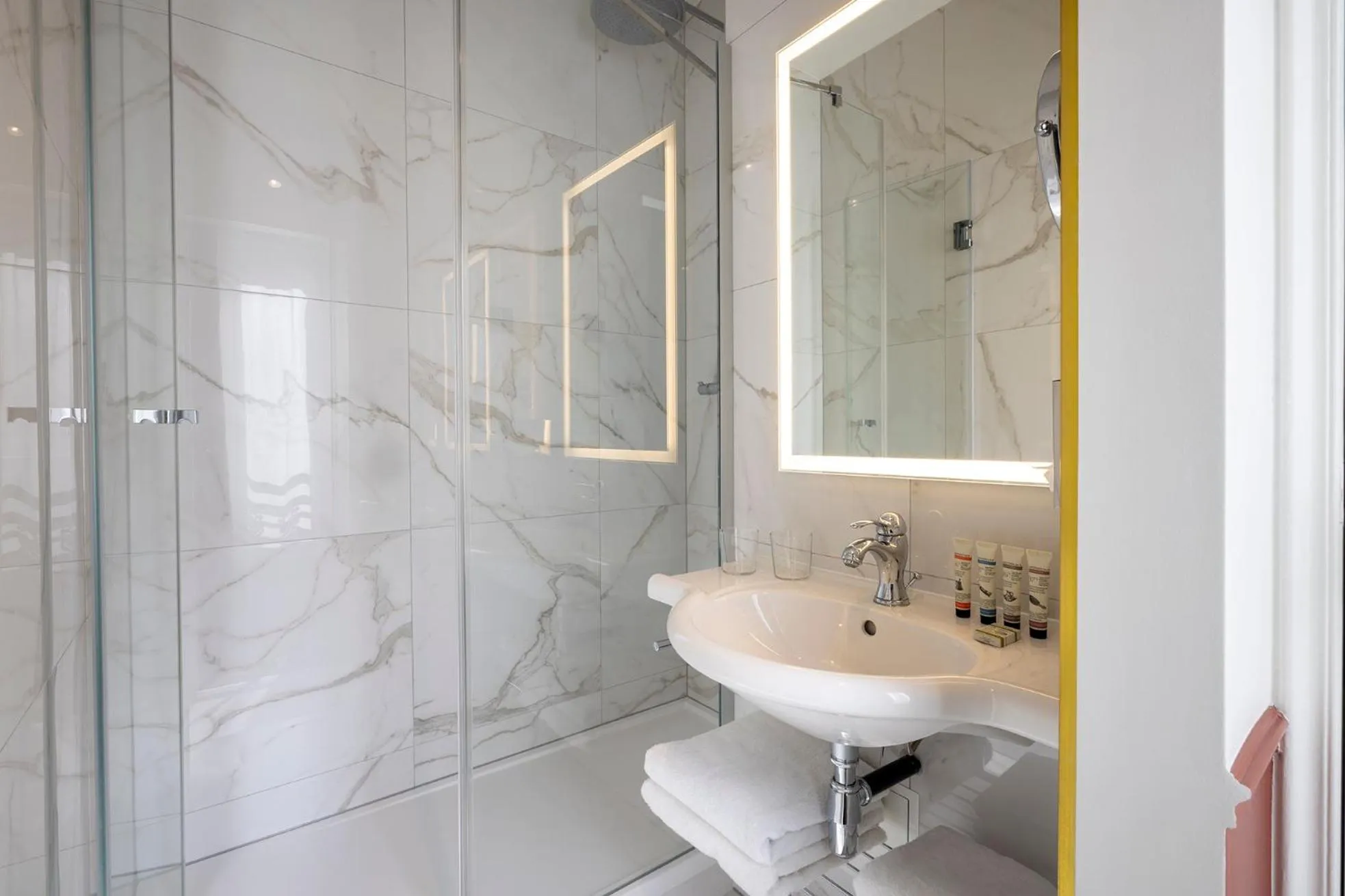 Bathroom in Hotel Louis II