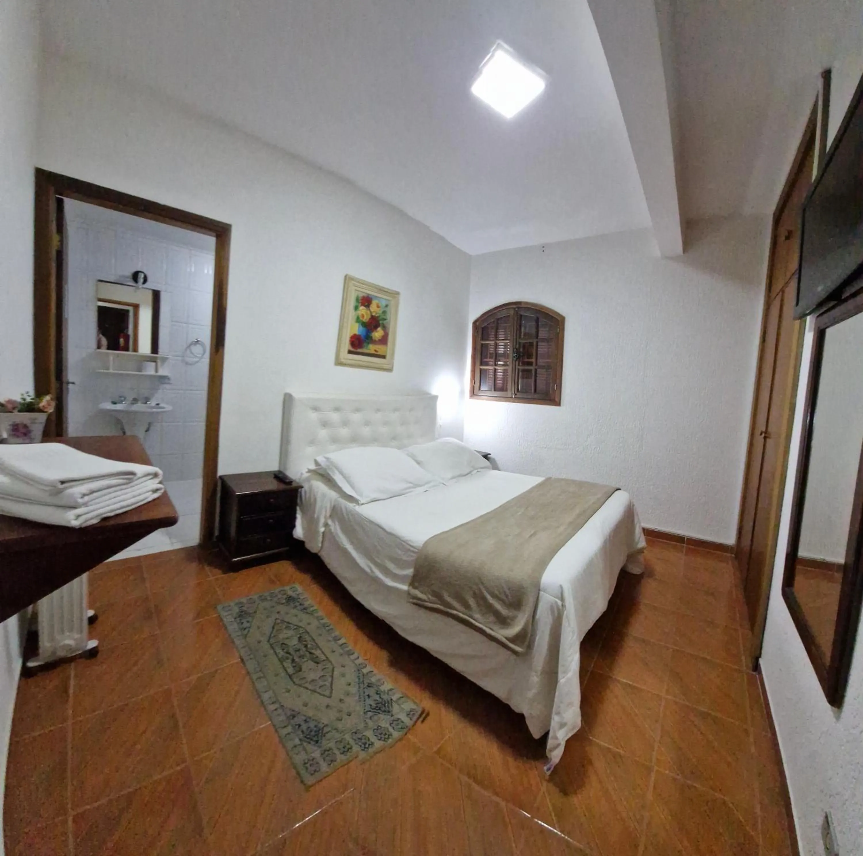 Photo of the whole room, Bed in Pousada da Lua