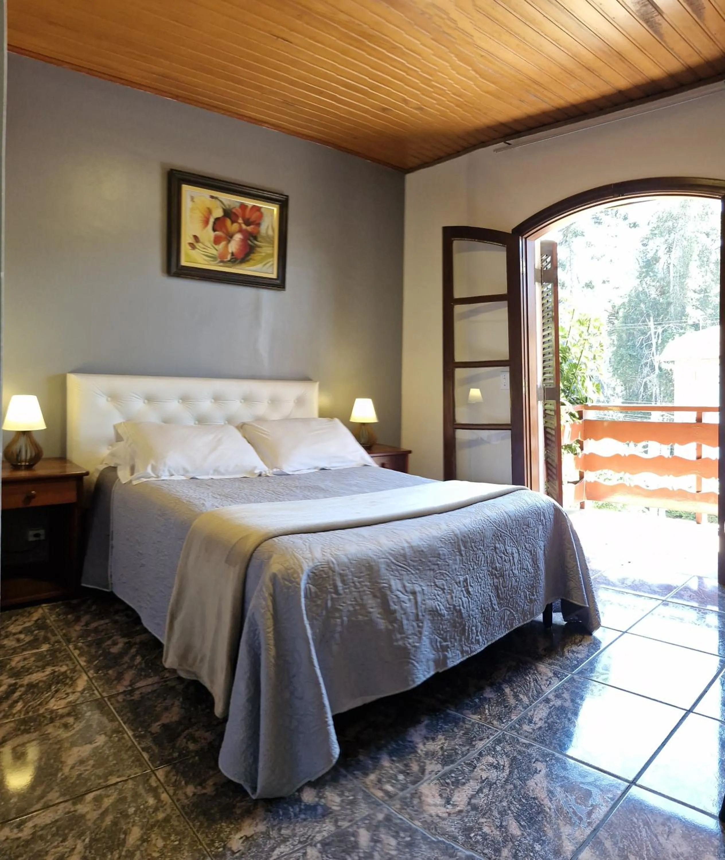 Photo of the whole room, Bed in Pousada da Lua