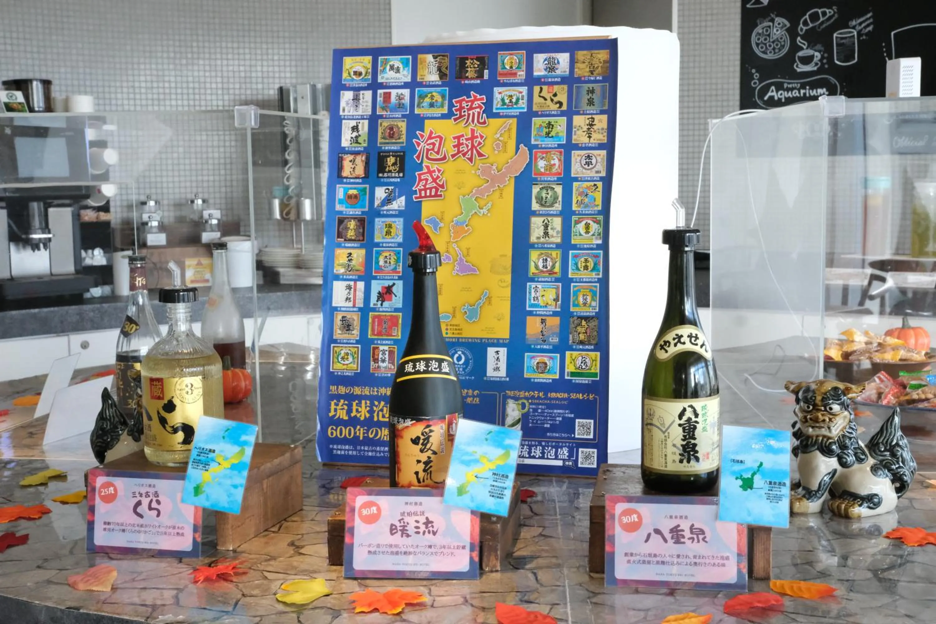 Lounge or bar in Naha Tokyu REI Hotel