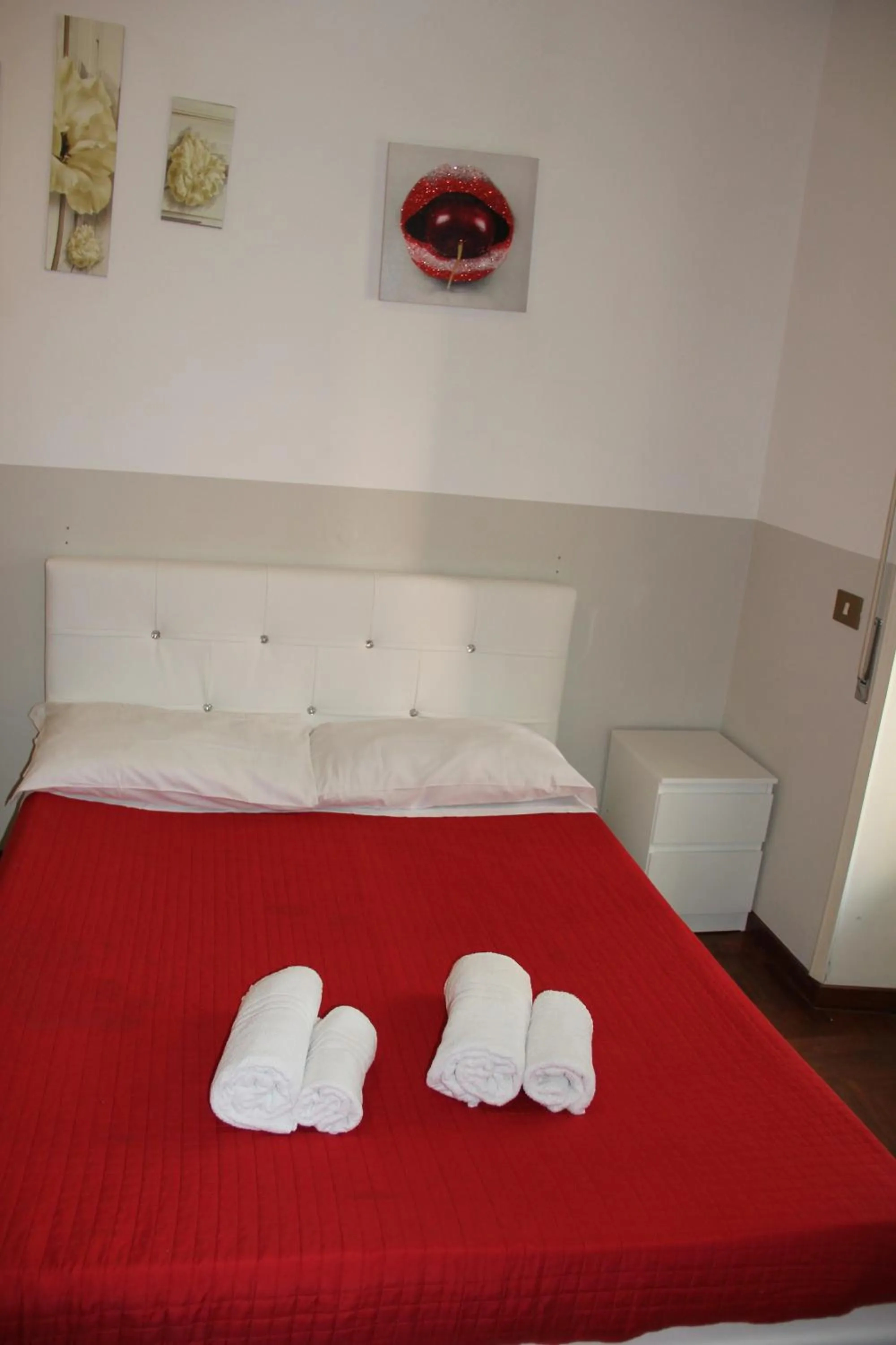 Bed in Domus Vatican Holiday's