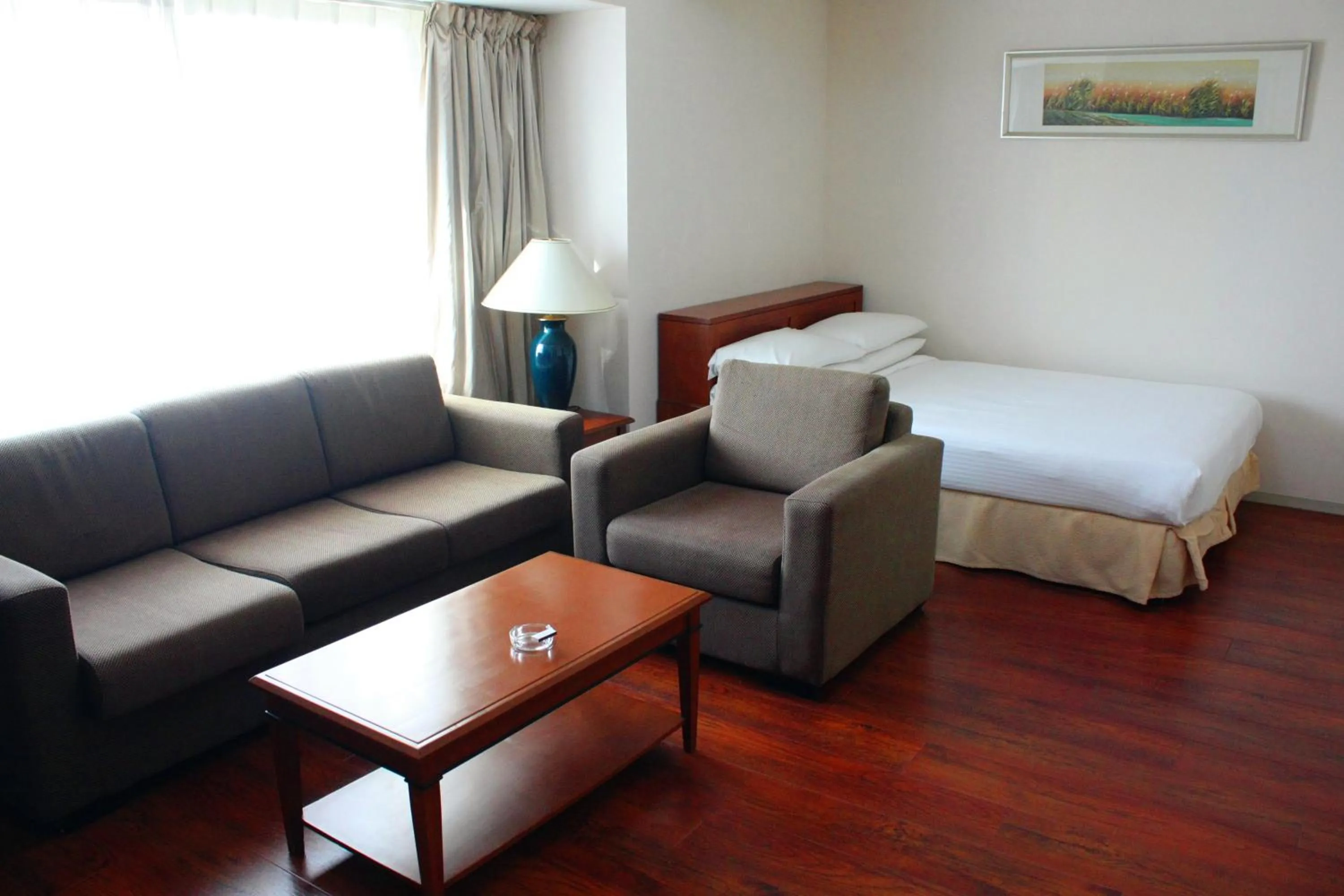 Living room, Bed in Ruishi Hotel Dalian