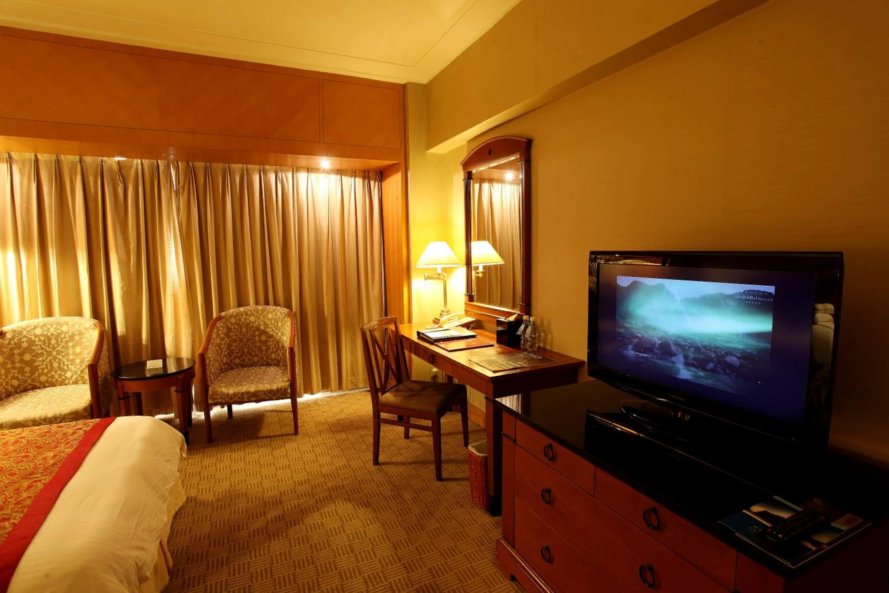 Bed in Ruishi Hotel Dalian