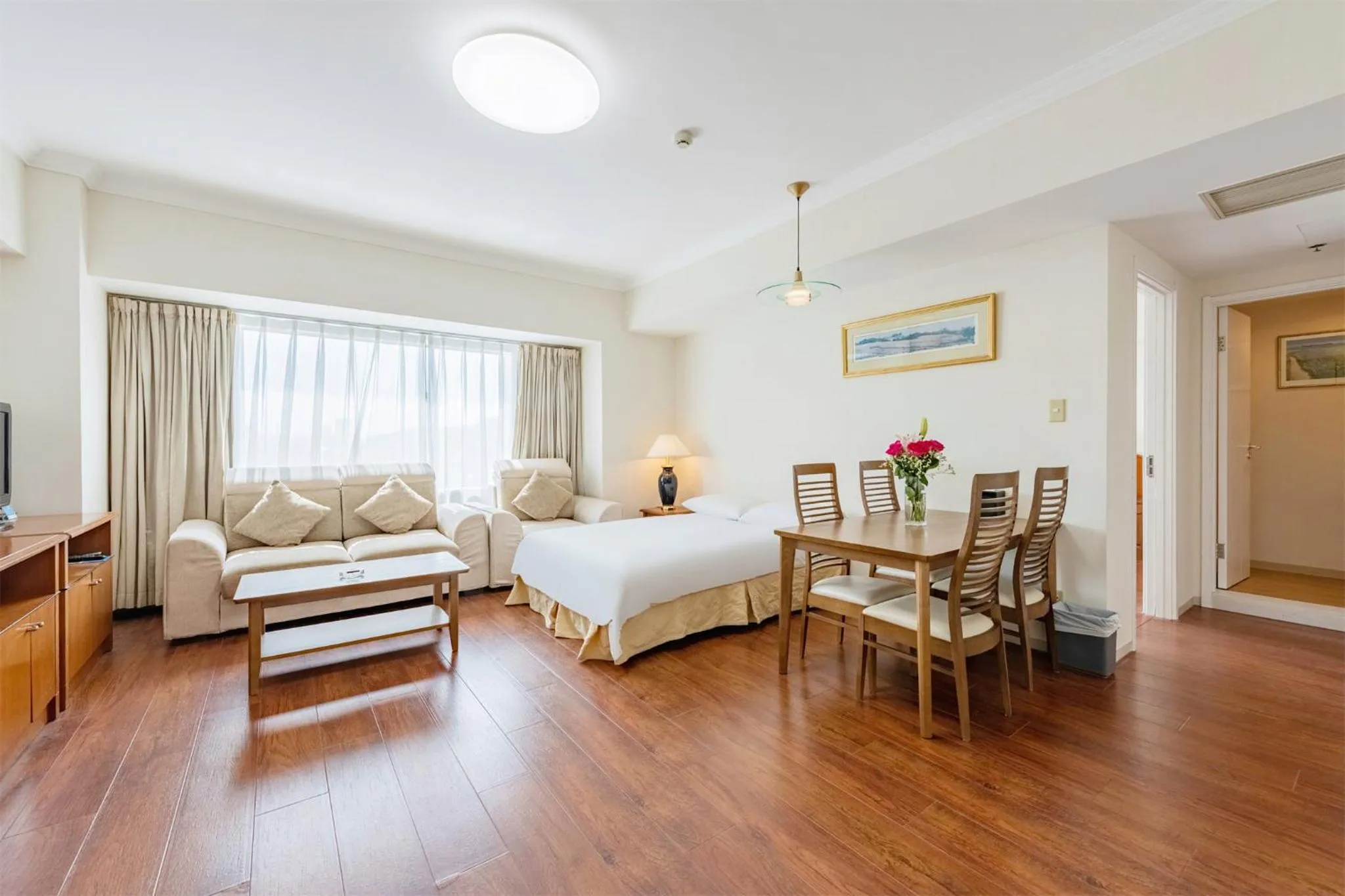 Living room, Bed in Ruishi Hotel Dalian