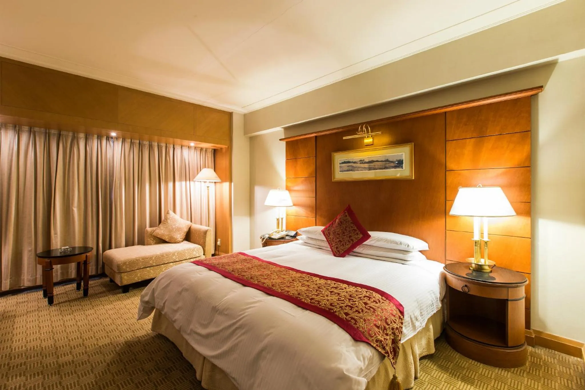 Photo of the whole room, Bed in Ruishi Hotel Dalian