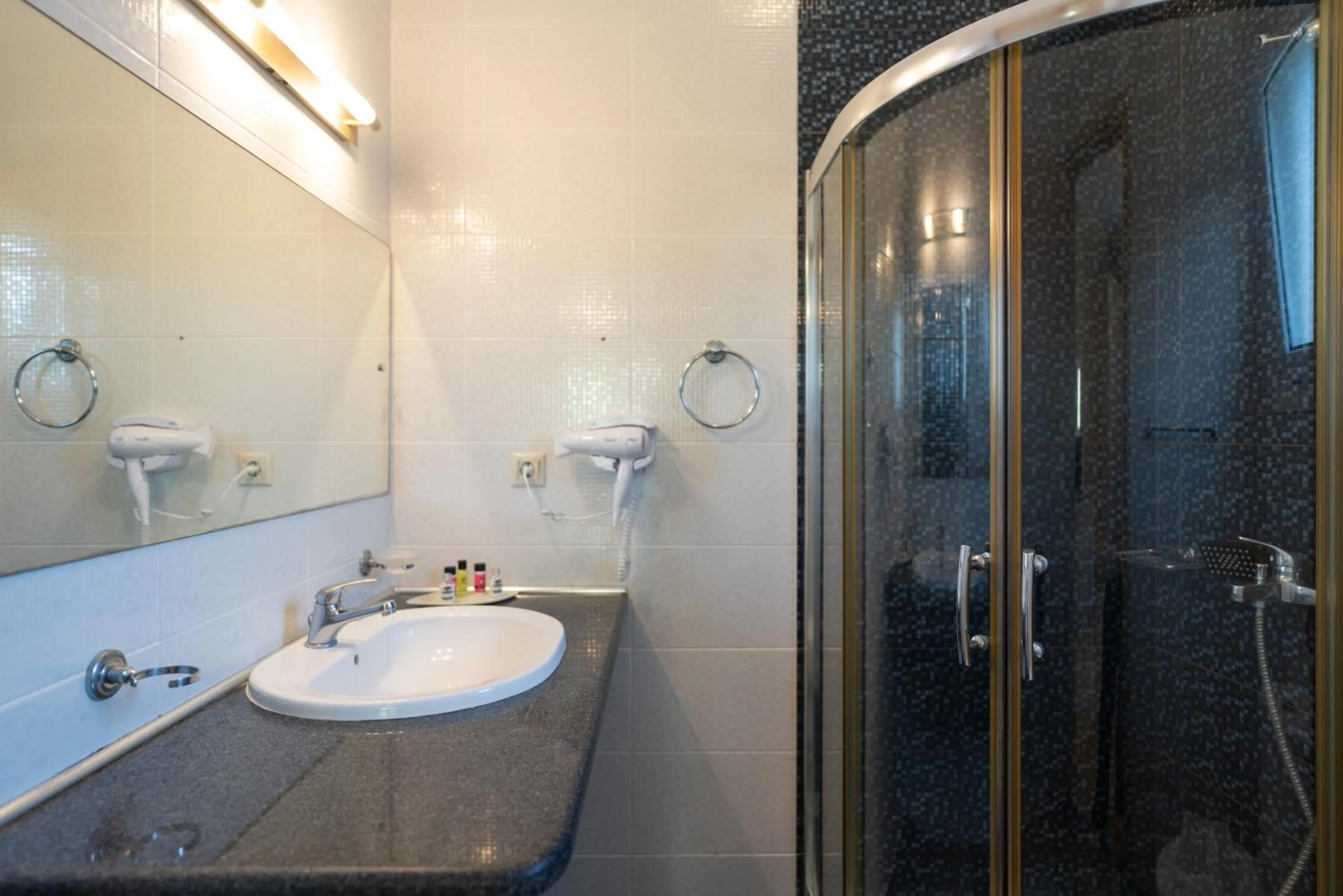 Shower in Residence Poseidon