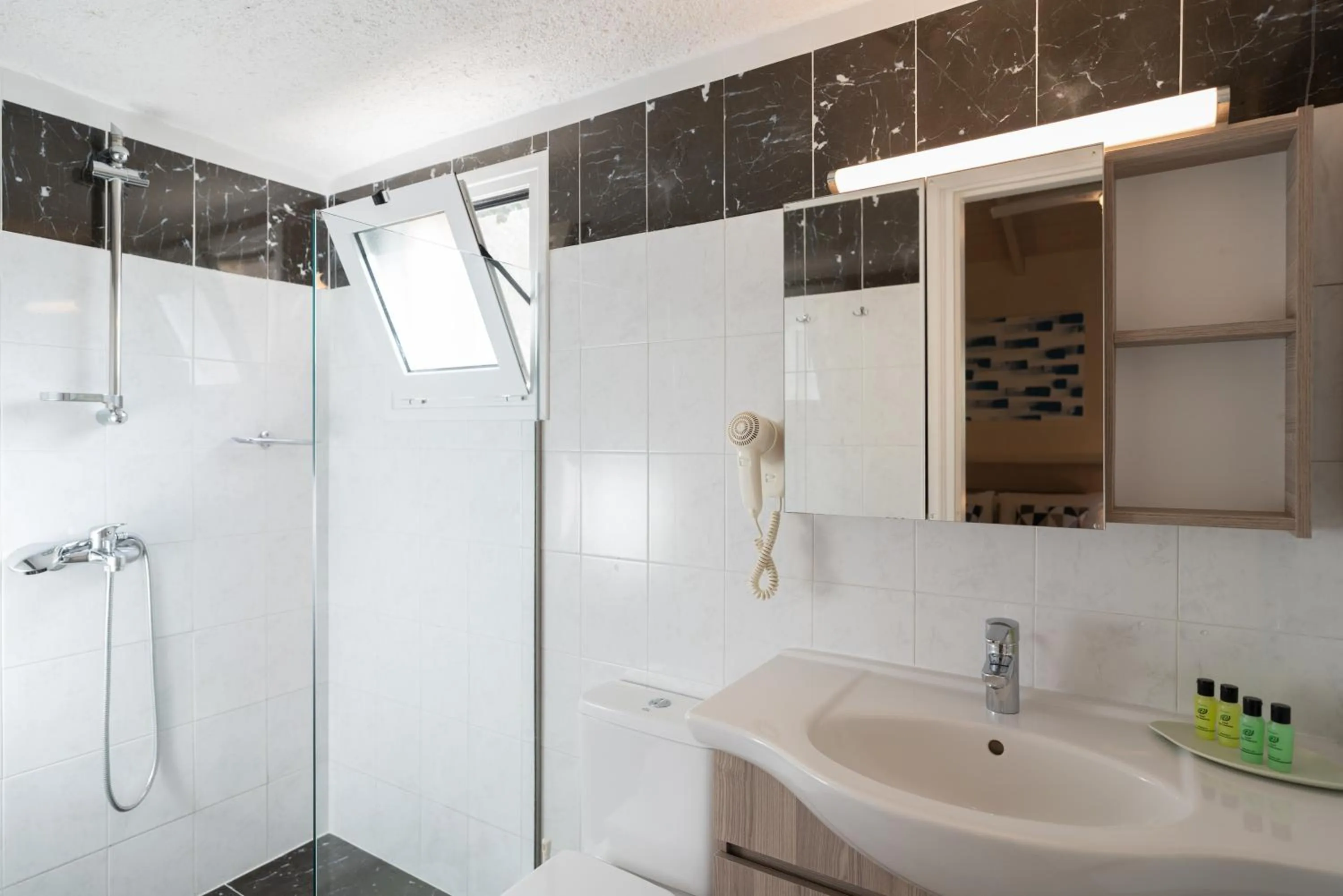 Shower in Residence Poseidon