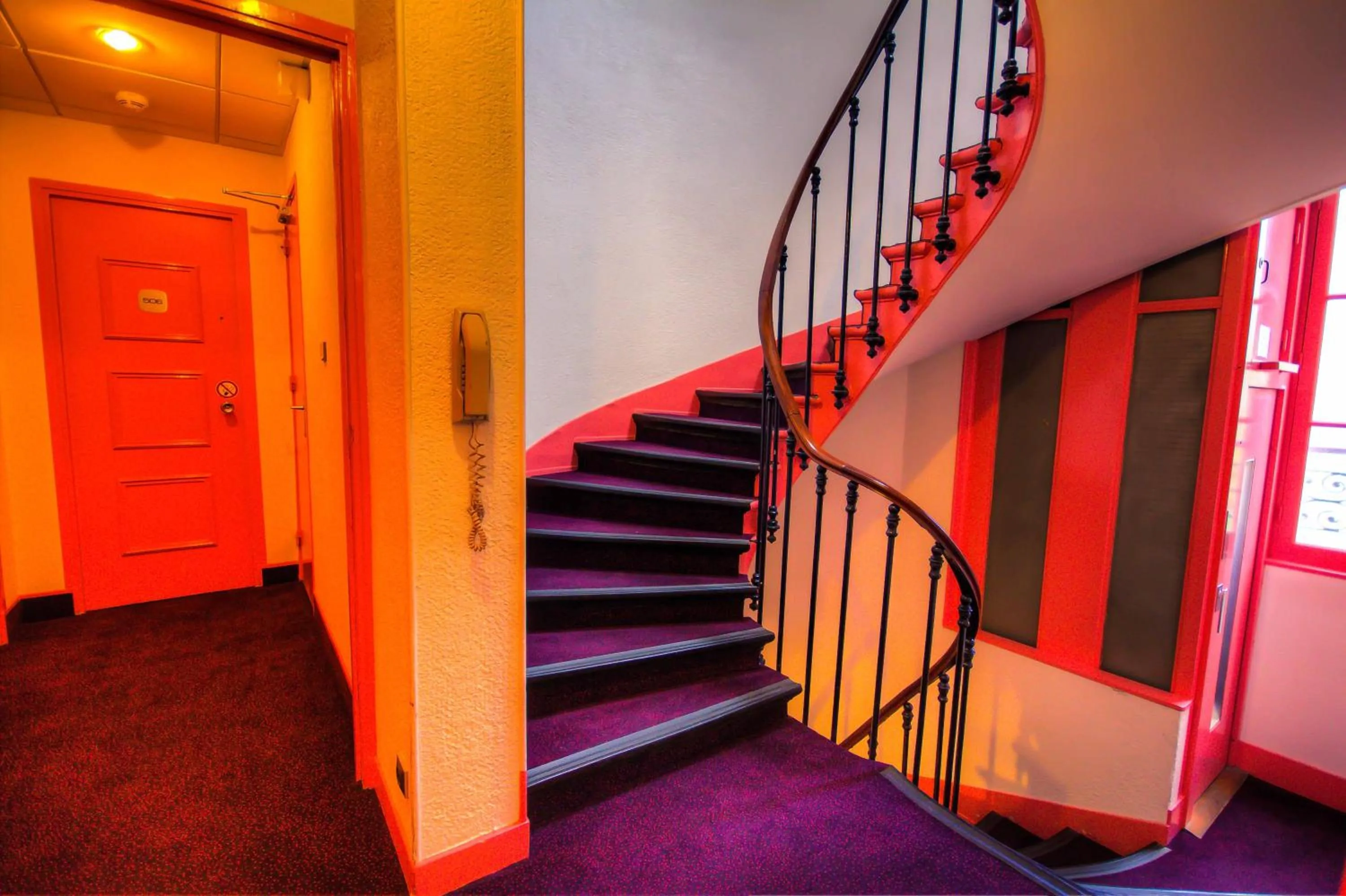 Decorative detail in Hôtel Des Trois Gares