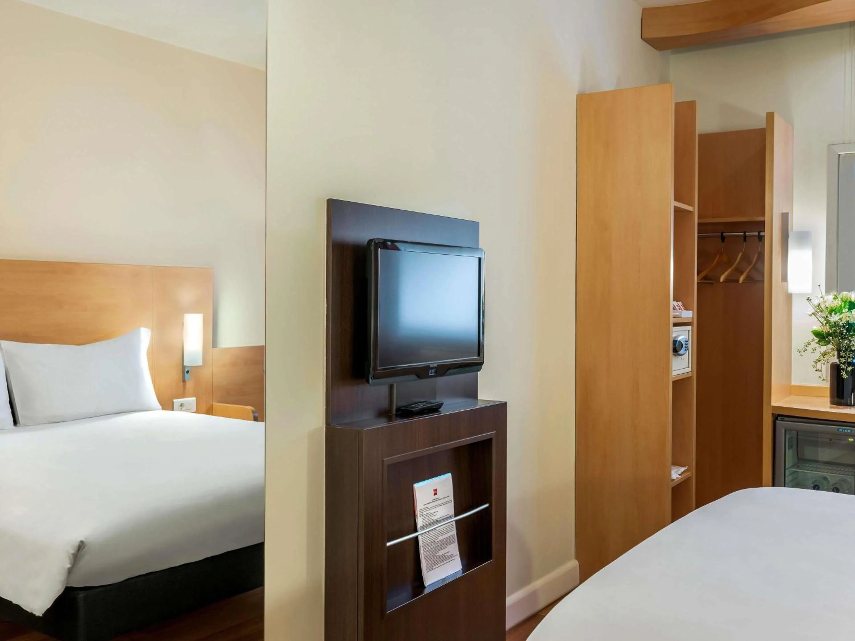 Bedroom, Bed in Ibis Izmir Alsancak