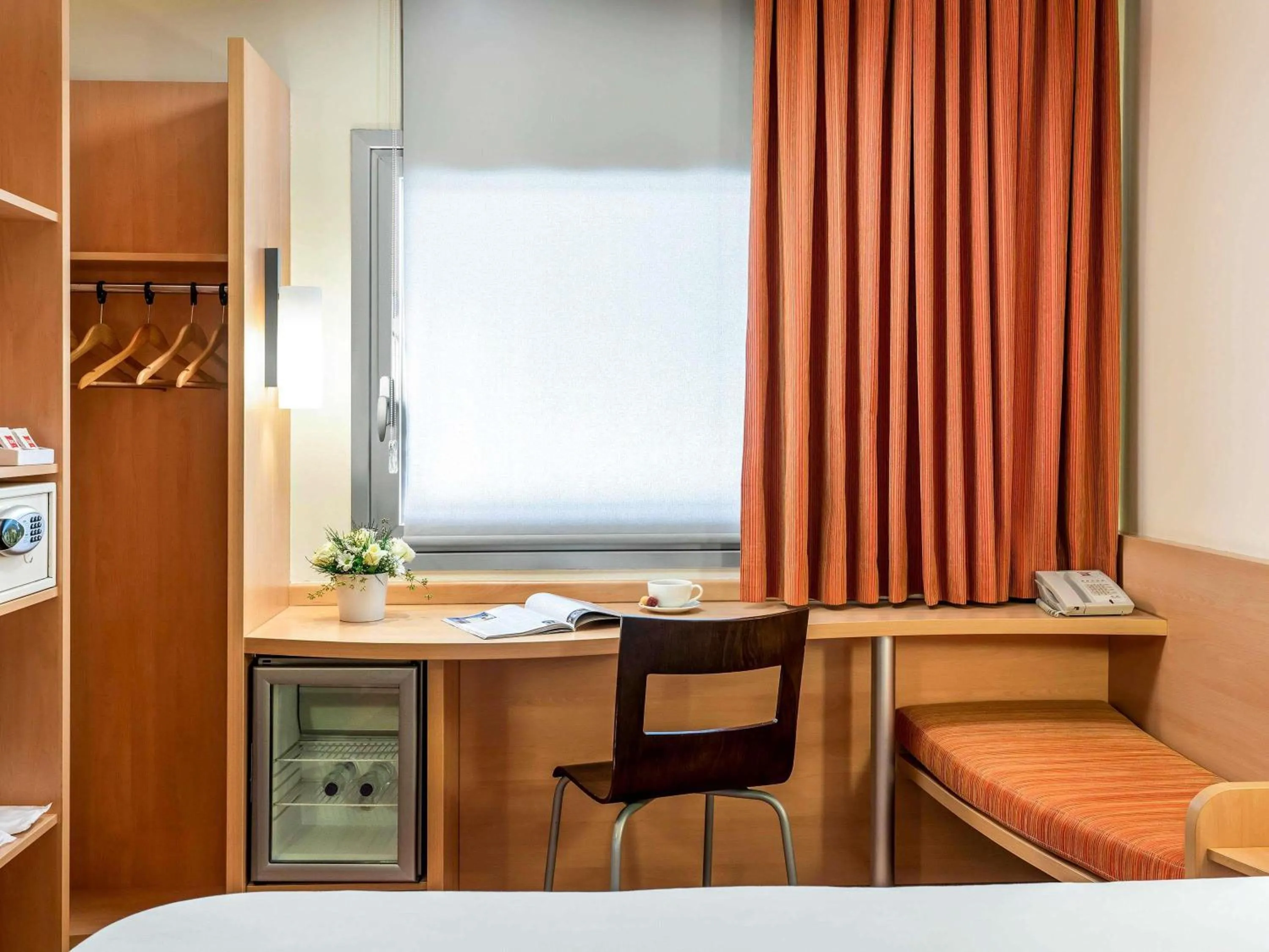 Bedroom, Bed in Ibis Izmir Alsancak