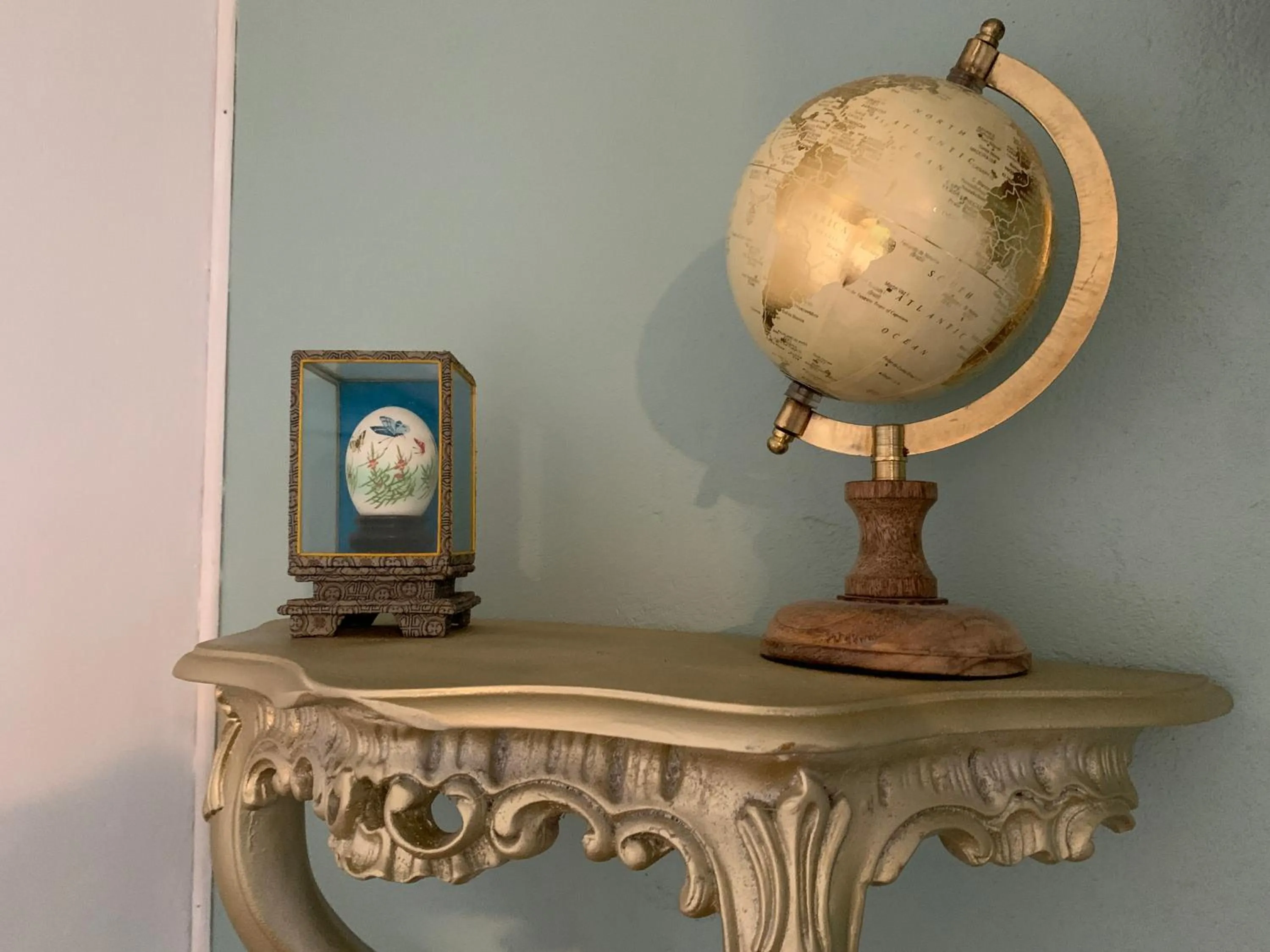 Decorative detail in La Croix Blanche