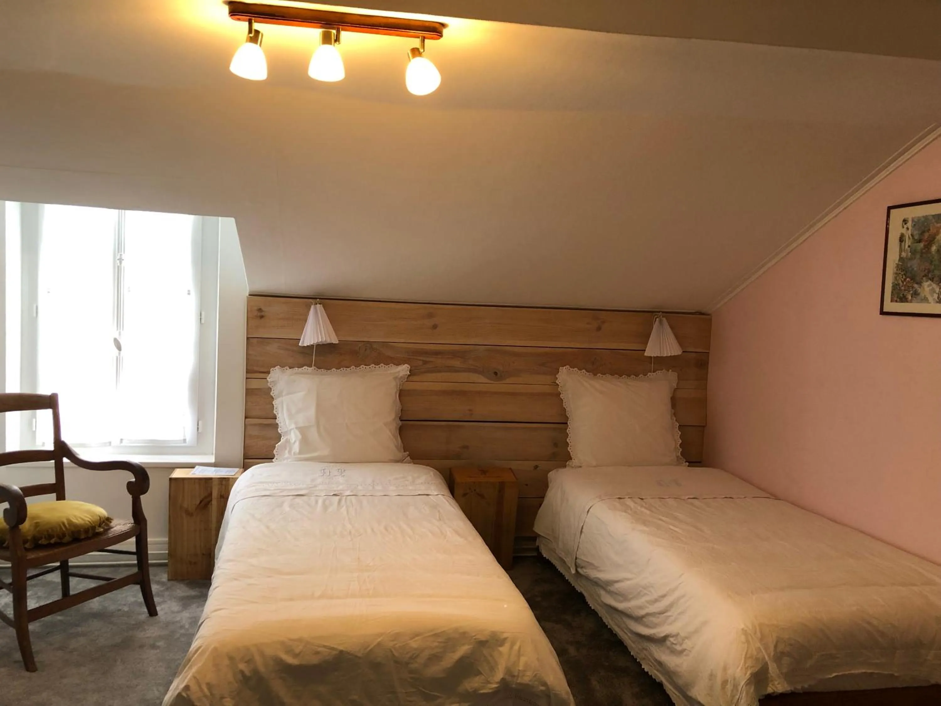 Photo of the whole room, Bed in La Croix Blanche