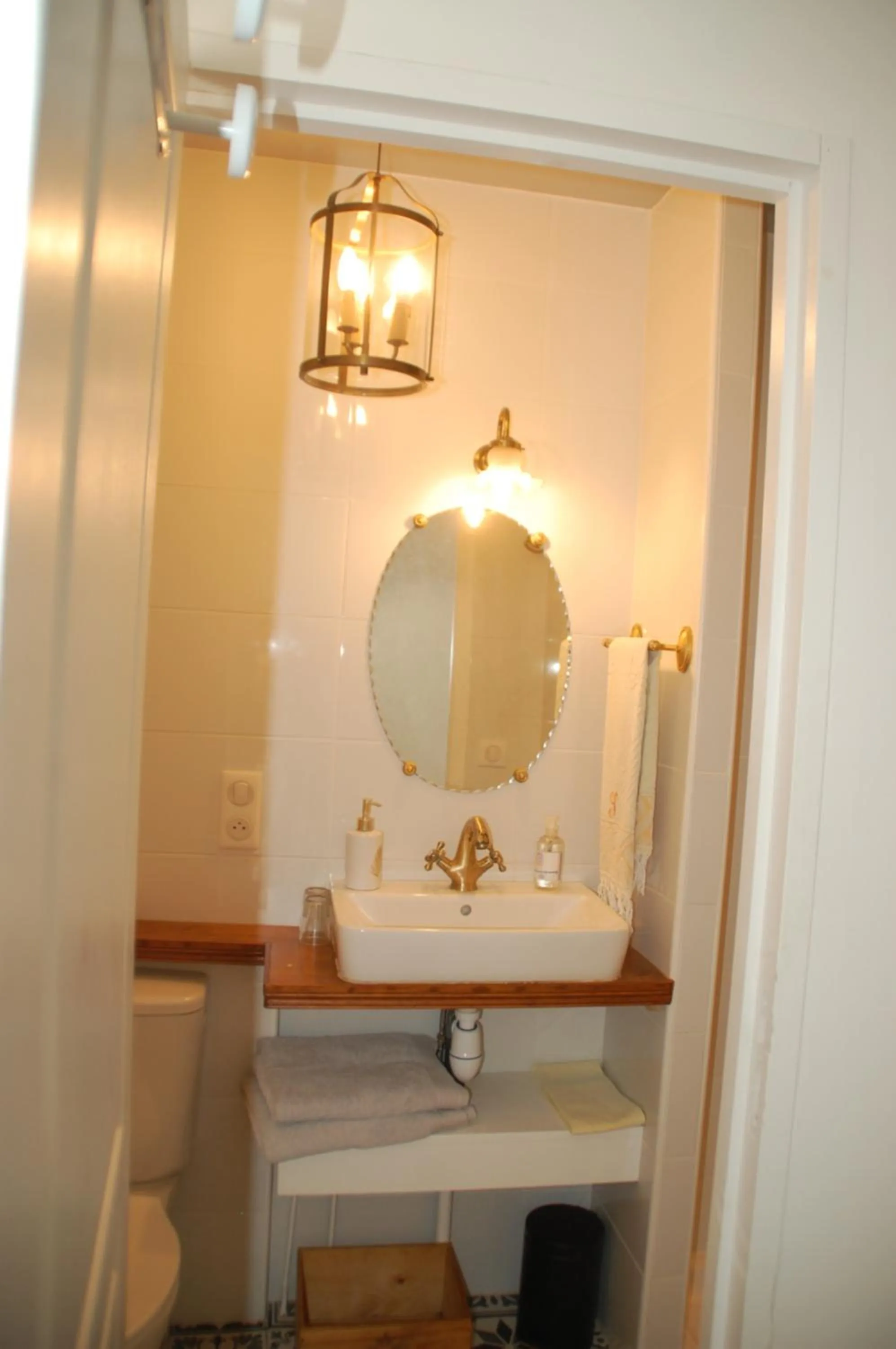 Bathroom in La Croix Blanche