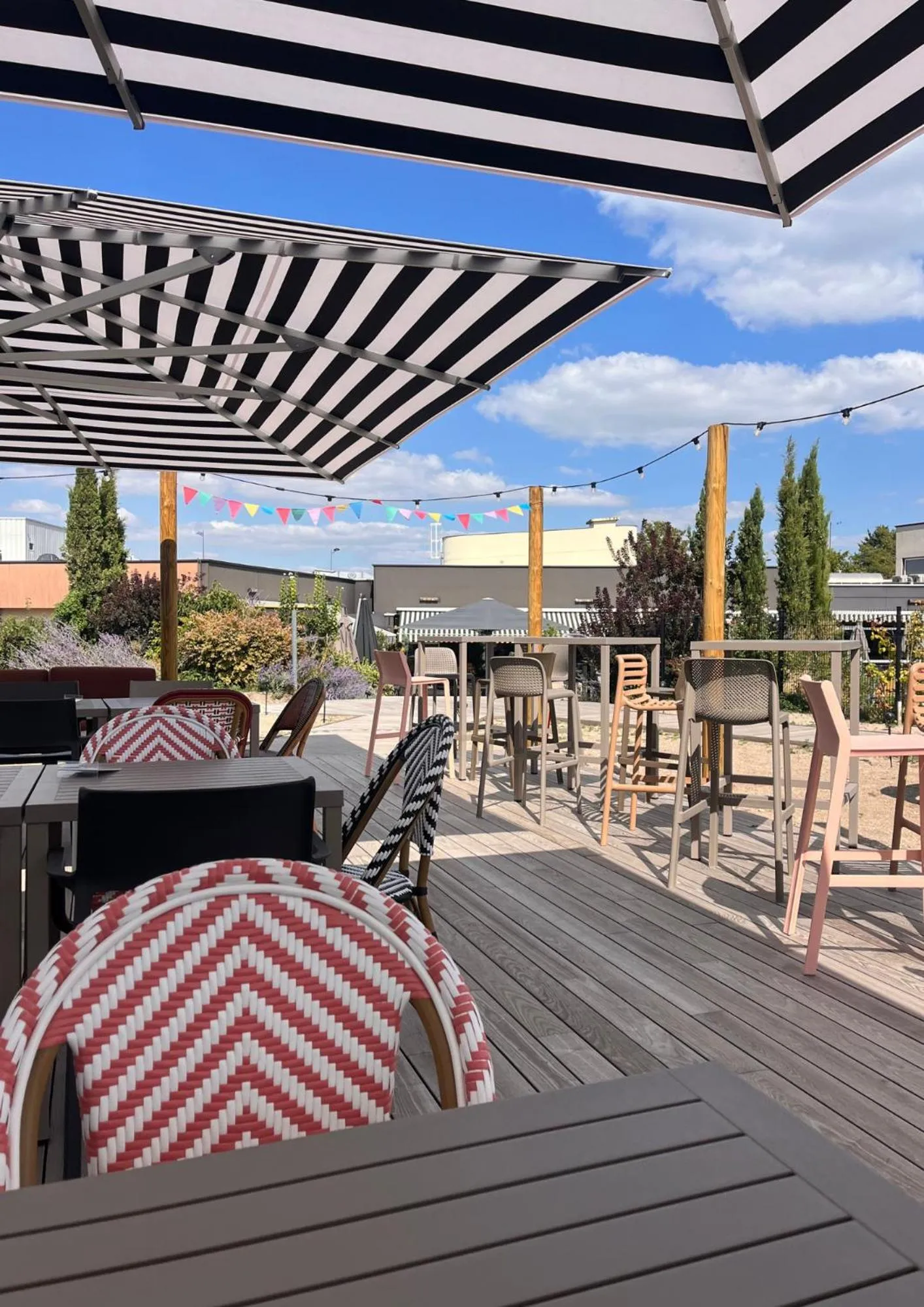 Swimming pool in Novotel Reims Tinqueux