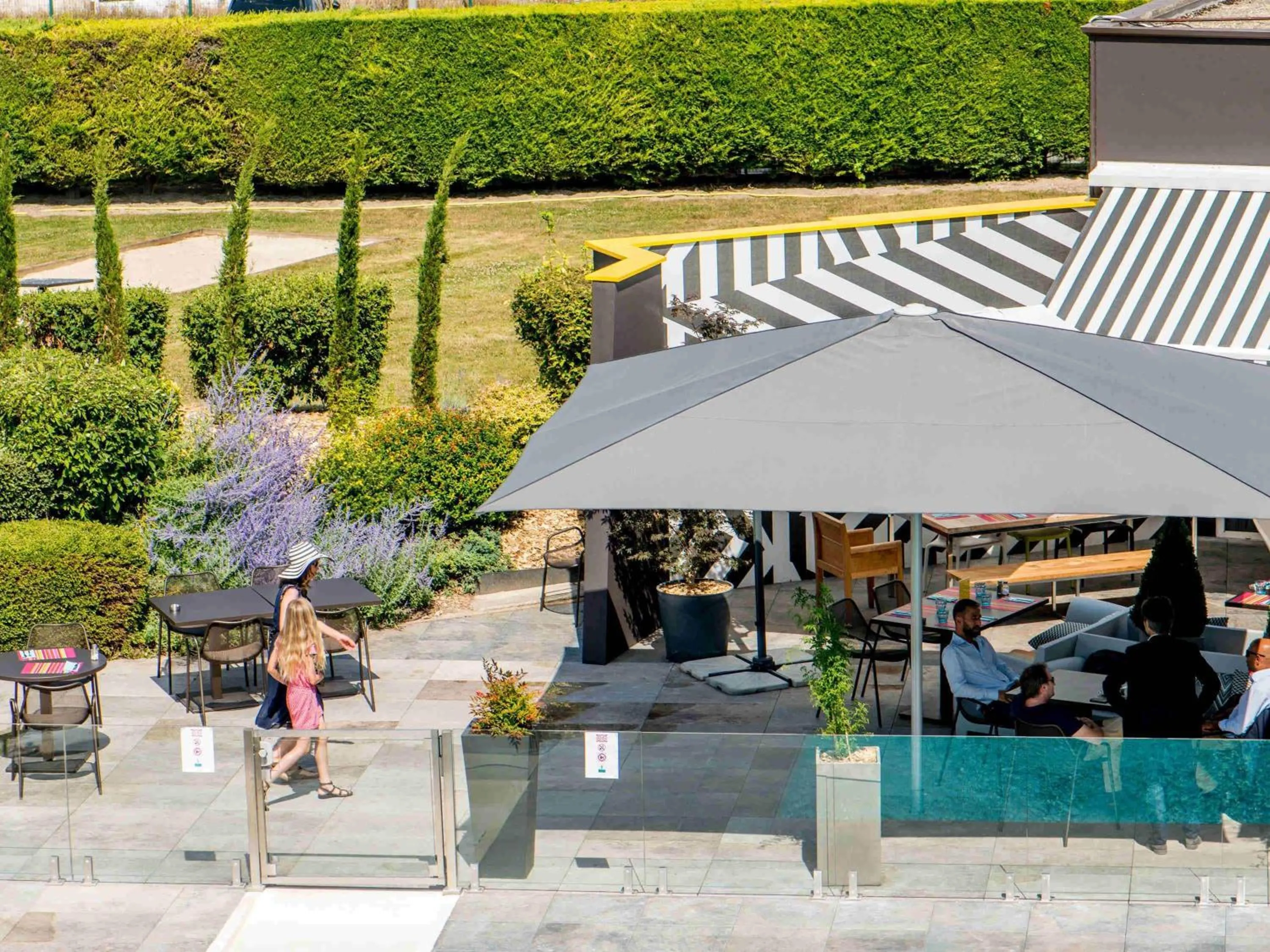 Restaurant/places to eat in Novotel Reims Tinqueux