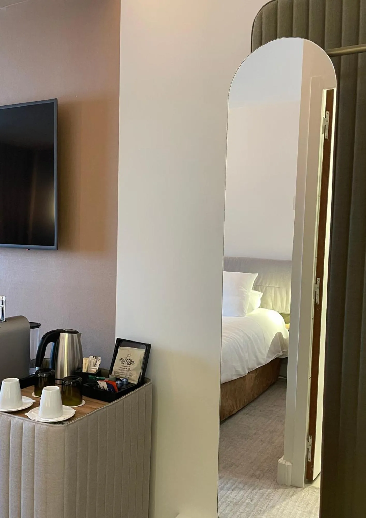 Property building, Bed in Novotel Reims Tinqueux