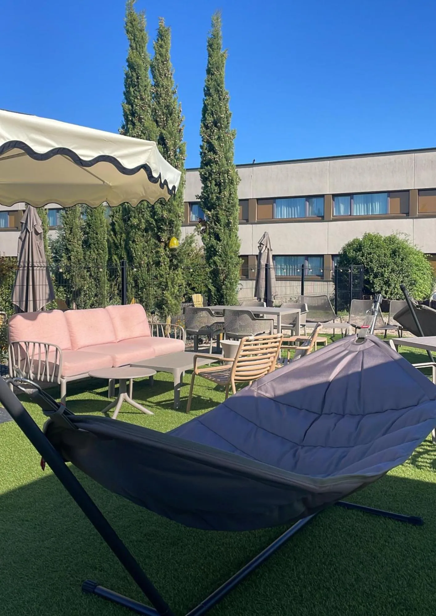 Swimming pool in Novotel Reims Tinqueux