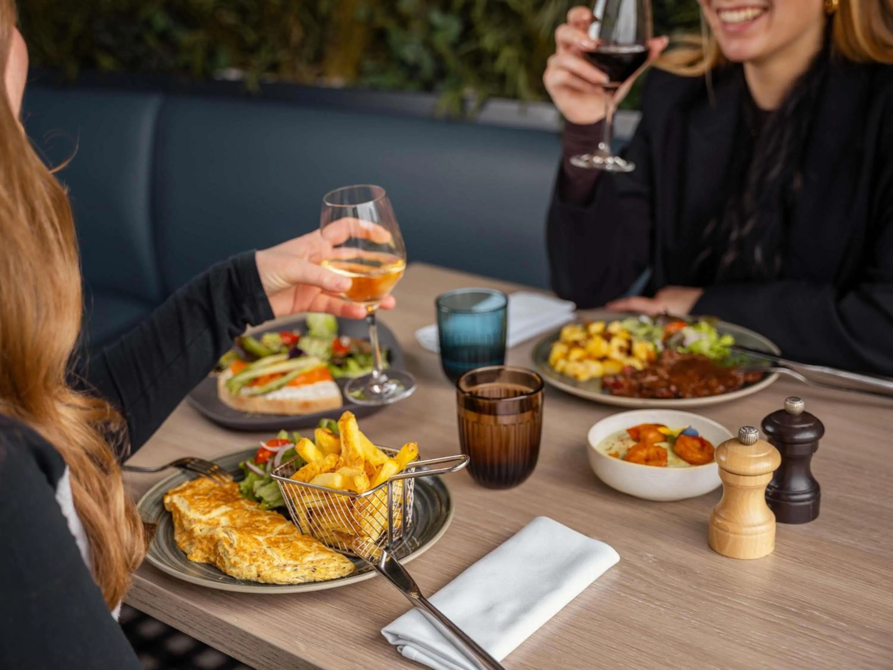 Restaurant/places to eat in Novotel Reims Tinqueux