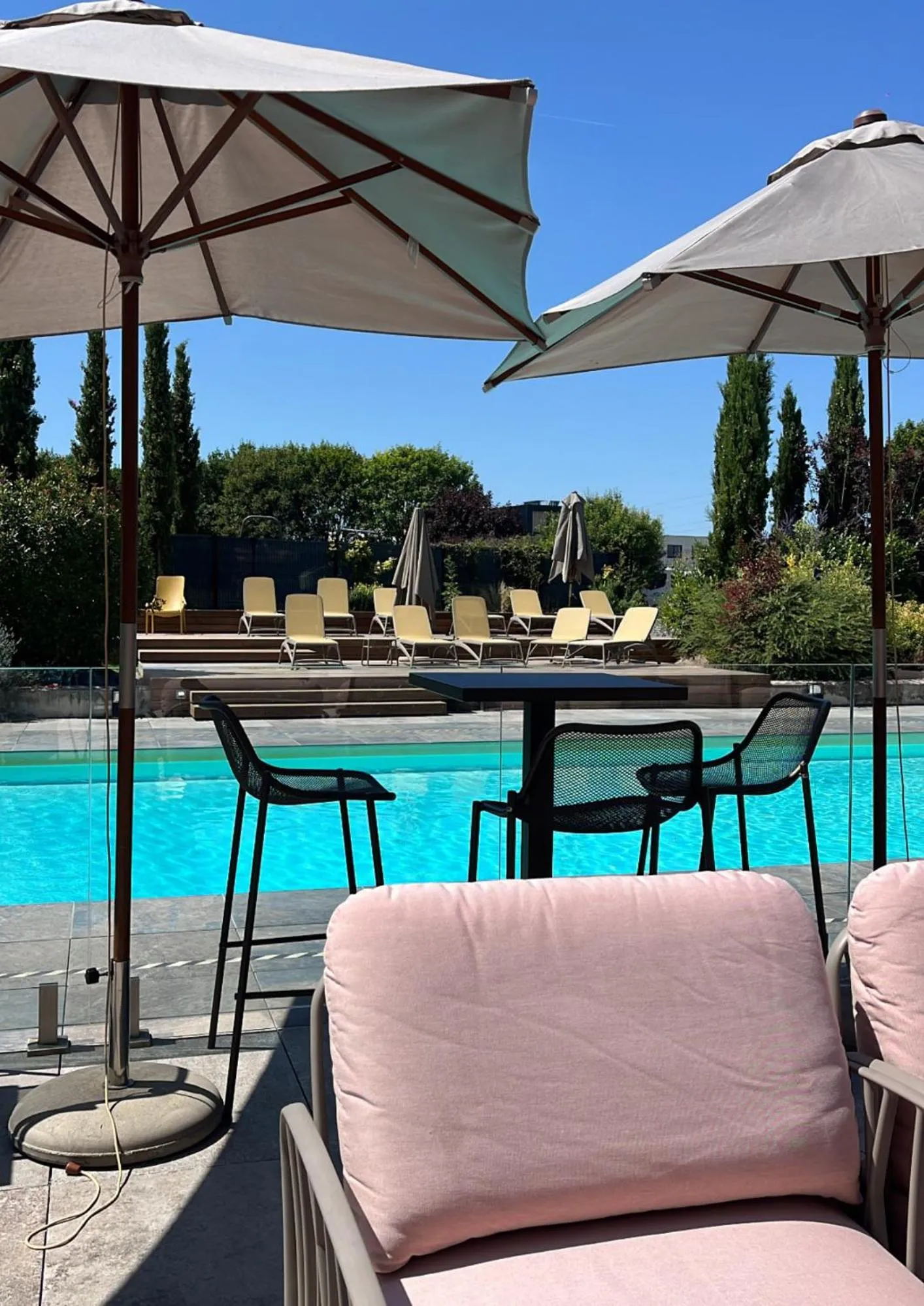 Swimming pool in Novotel Reims Tinqueux