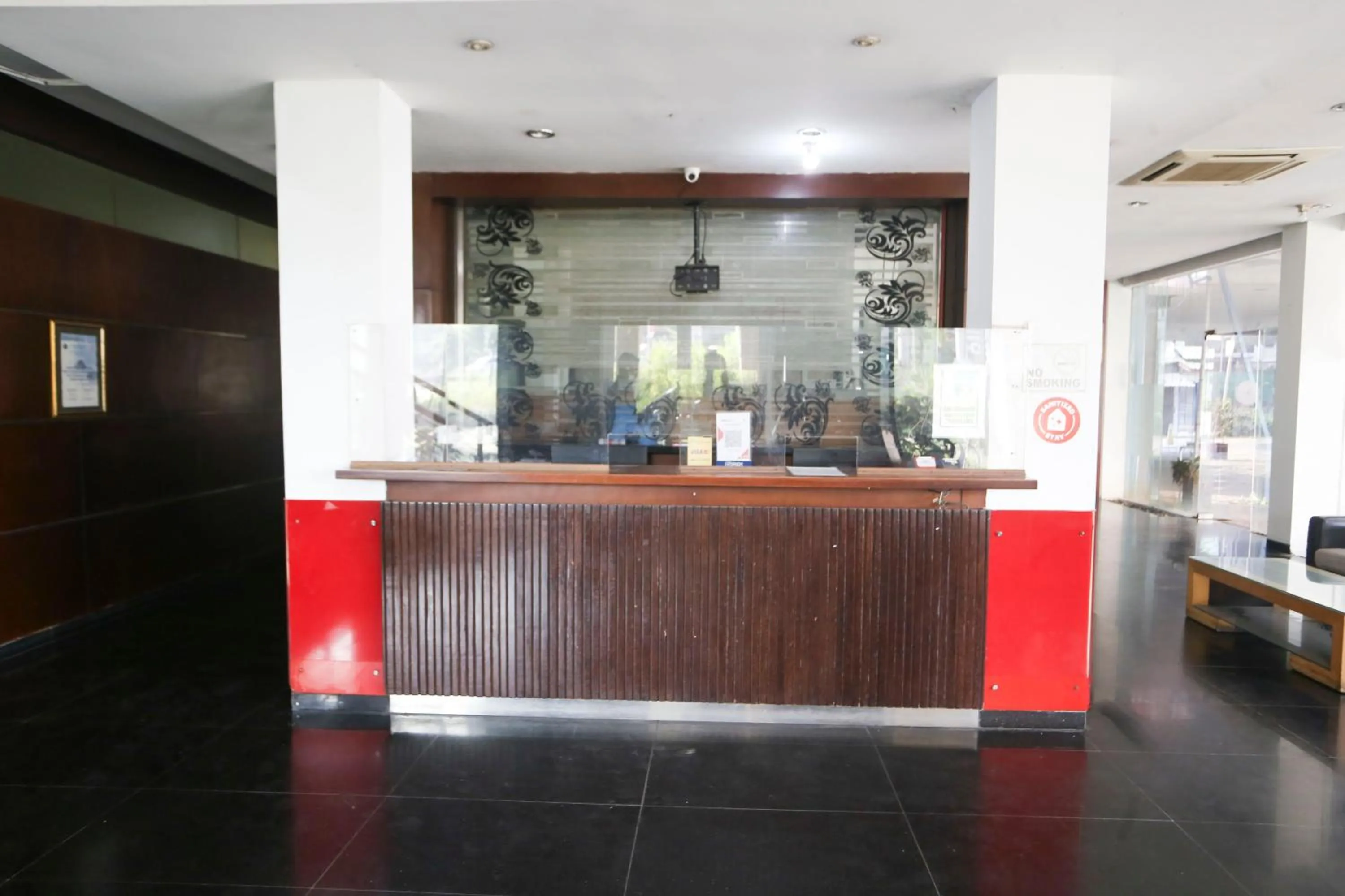 Lobby or reception in RedDoorz @ Cikarang 2
