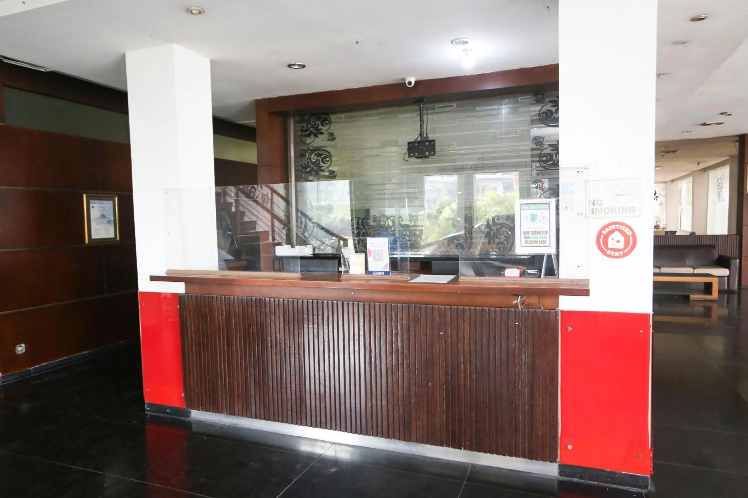 Lobby or reception in RedDoorz @ Cikarang 2