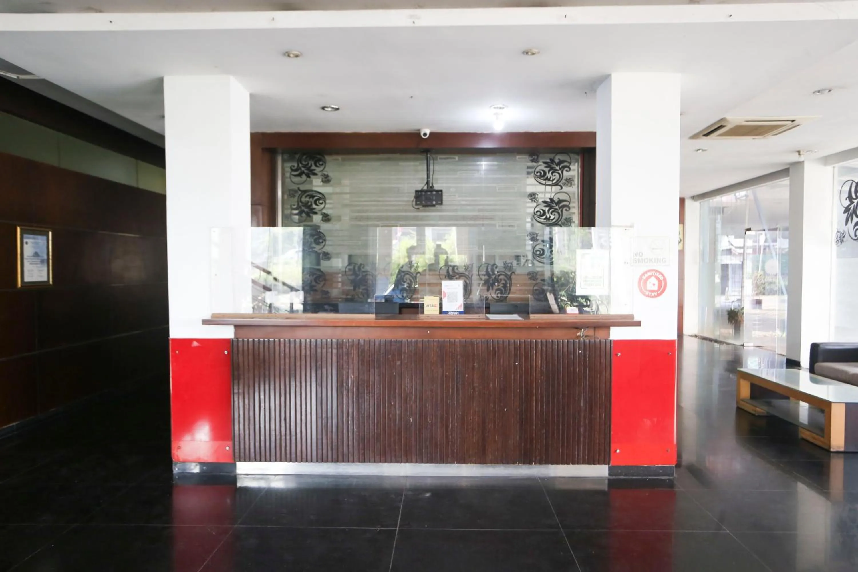 Lobby or reception in RedDoorz @ Cikarang 2