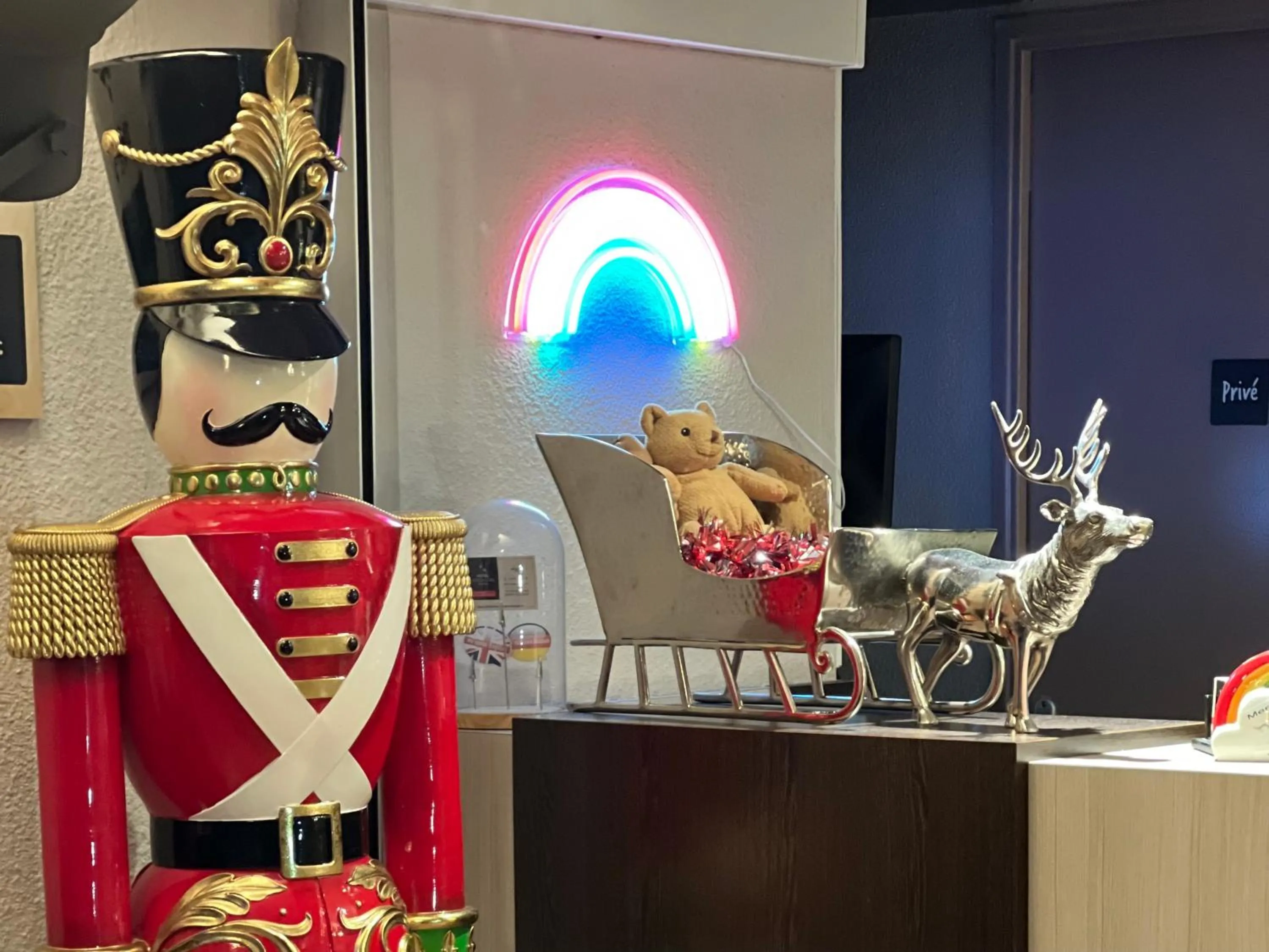 Decorative detail in Hotel Arc-En-Ciel Colmar Contact Hotel