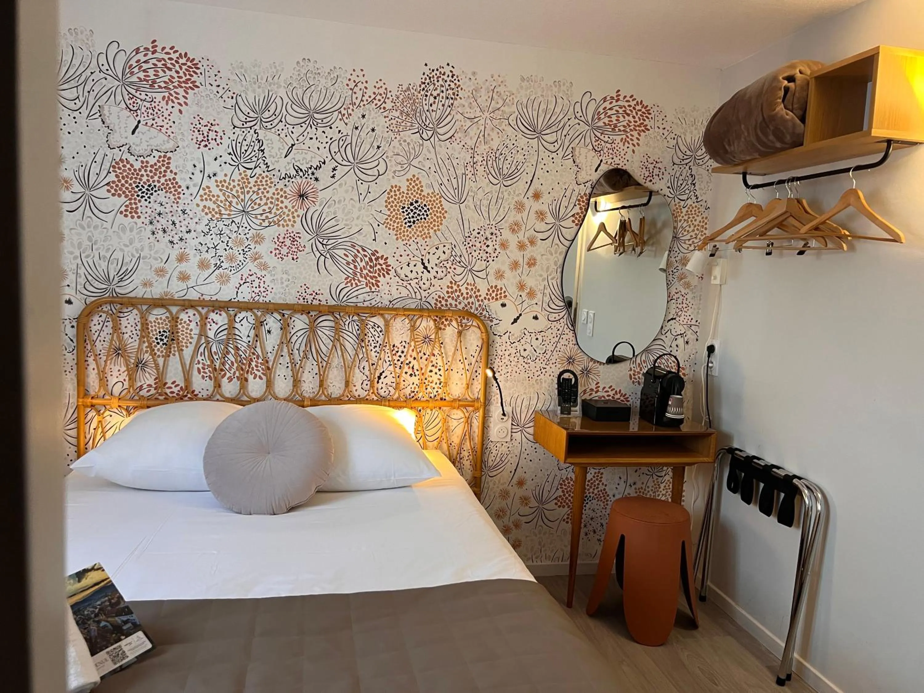 Bed in Hotel Arc-En-Ciel Colmar Contact Hotel