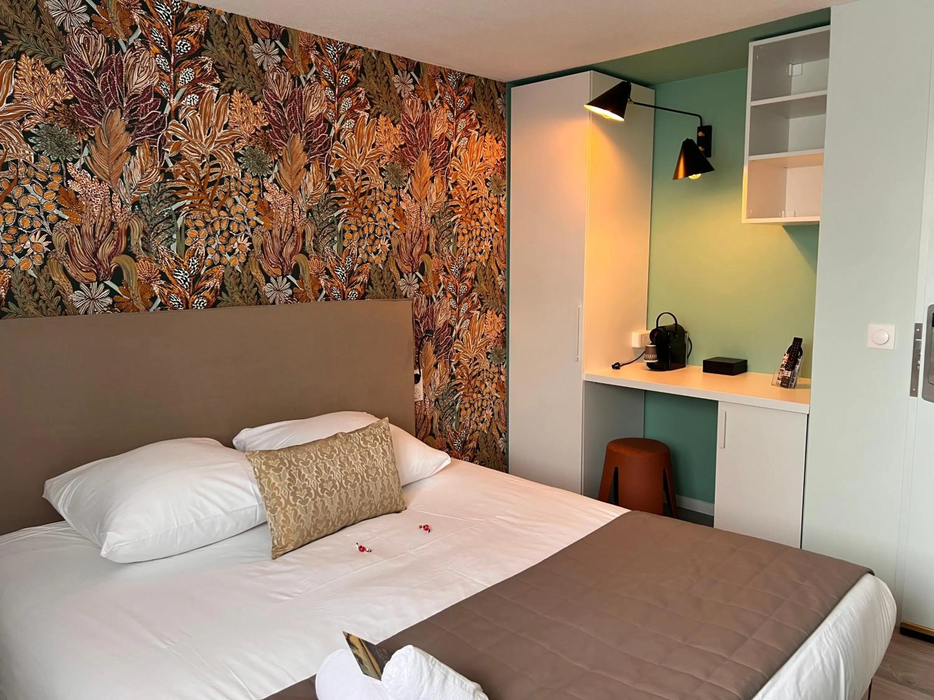 Bed in Hotel Arc-En-Ciel Colmar Contact Hotel