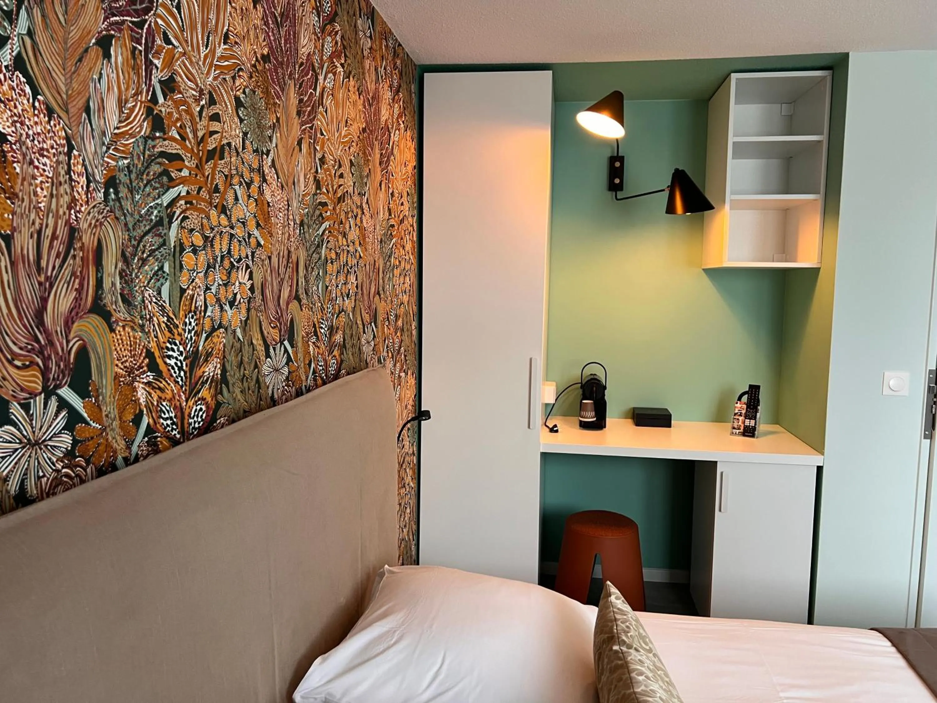 Bed in Hotel Arc-En-Ciel Colmar Contact Hotel