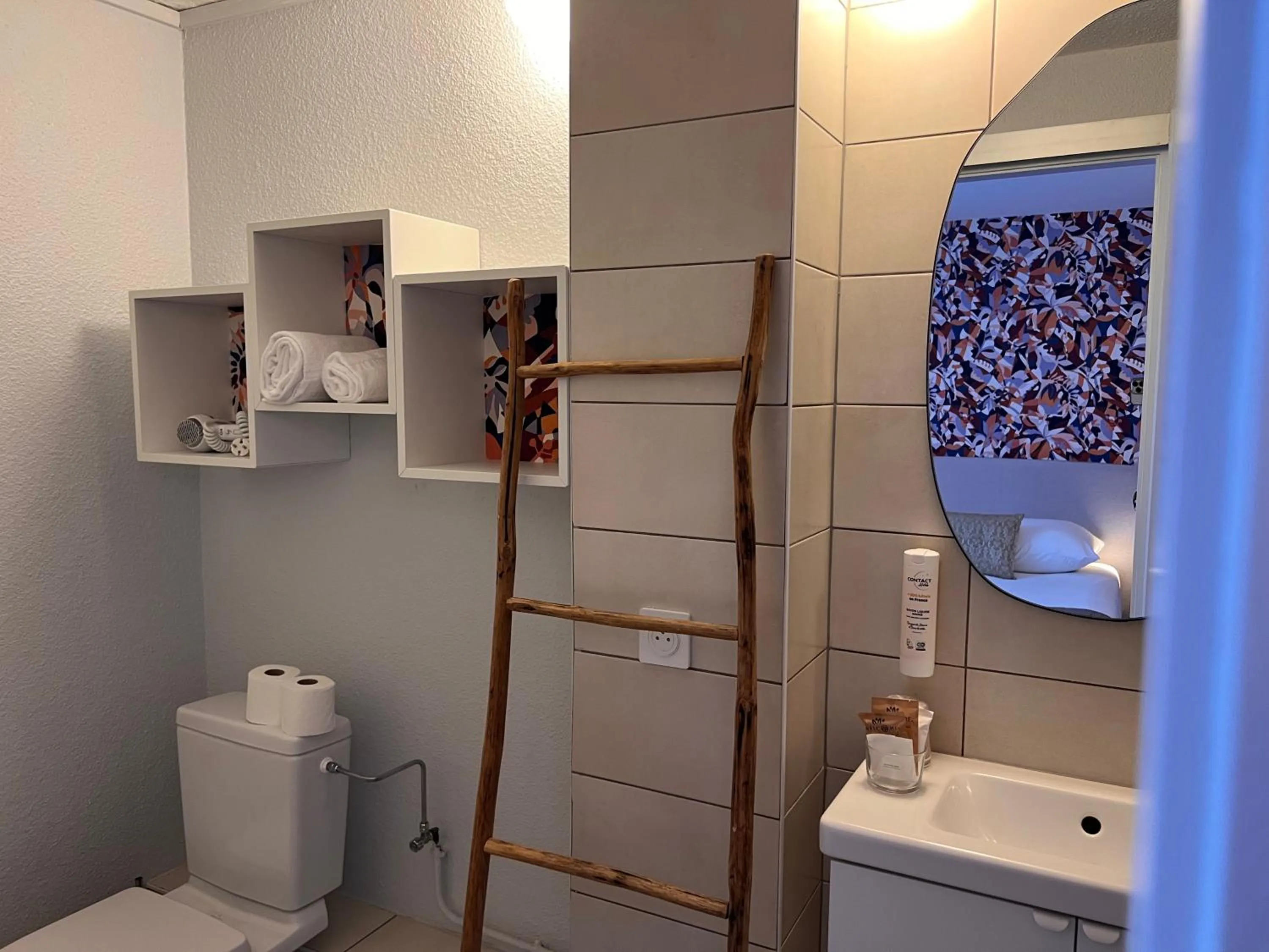 Bathroom in Hotel Arc-En-Ciel Colmar Contact Hotel