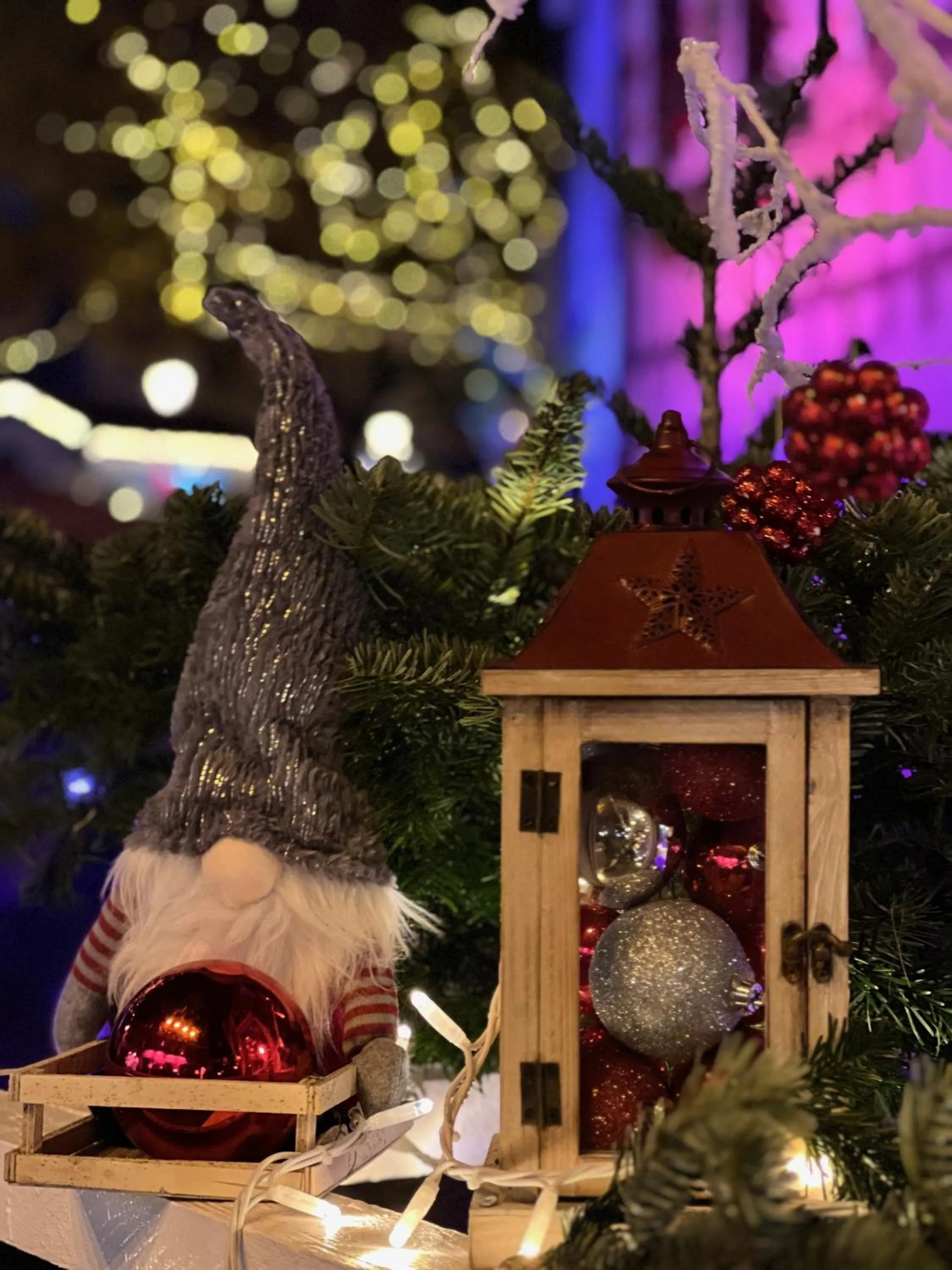 Decorative detail in Hotel Arc-En-Ciel Colmar Contact Hotel