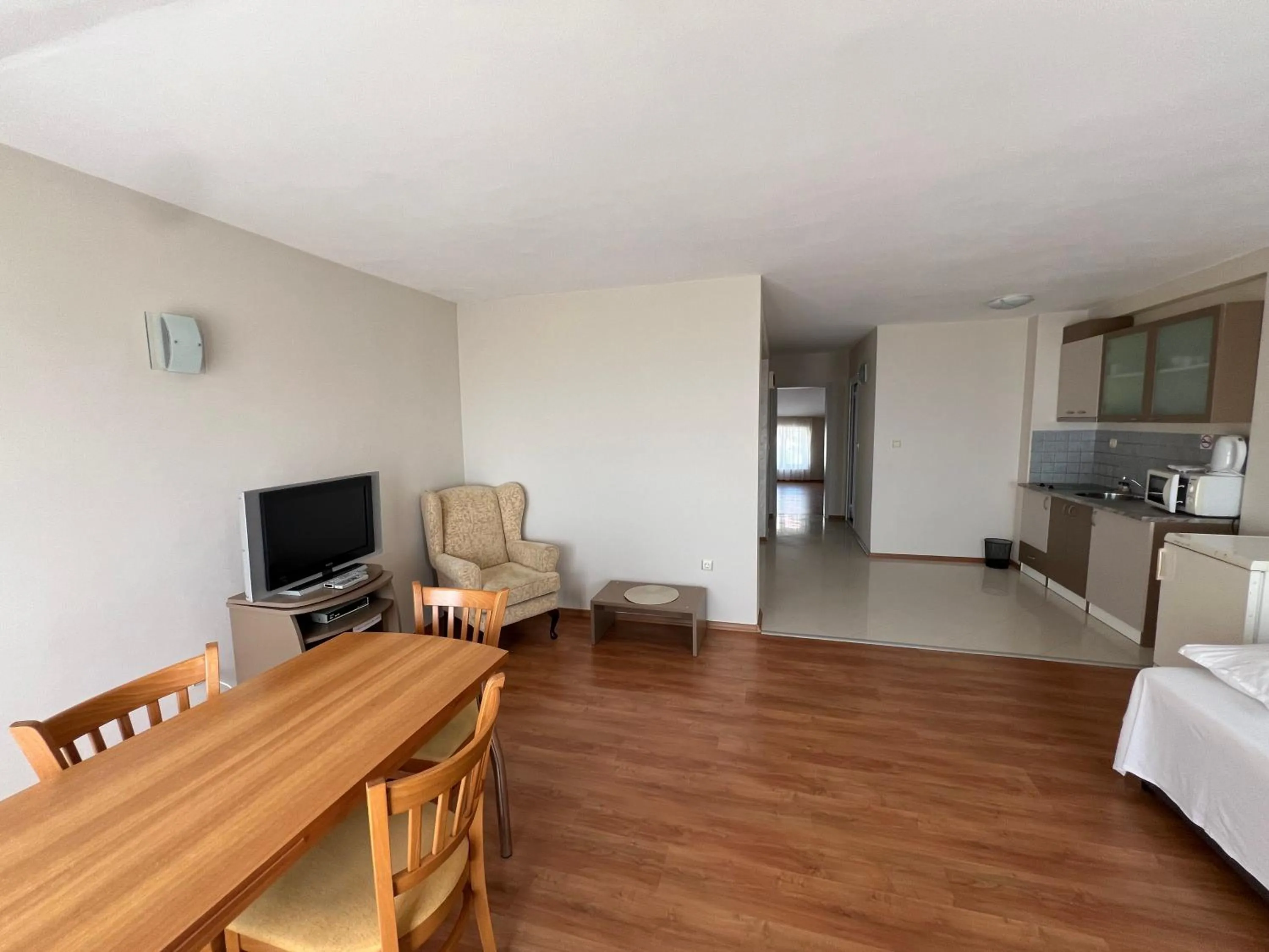 Communal lounge/ TV room in Family Hotel Milev