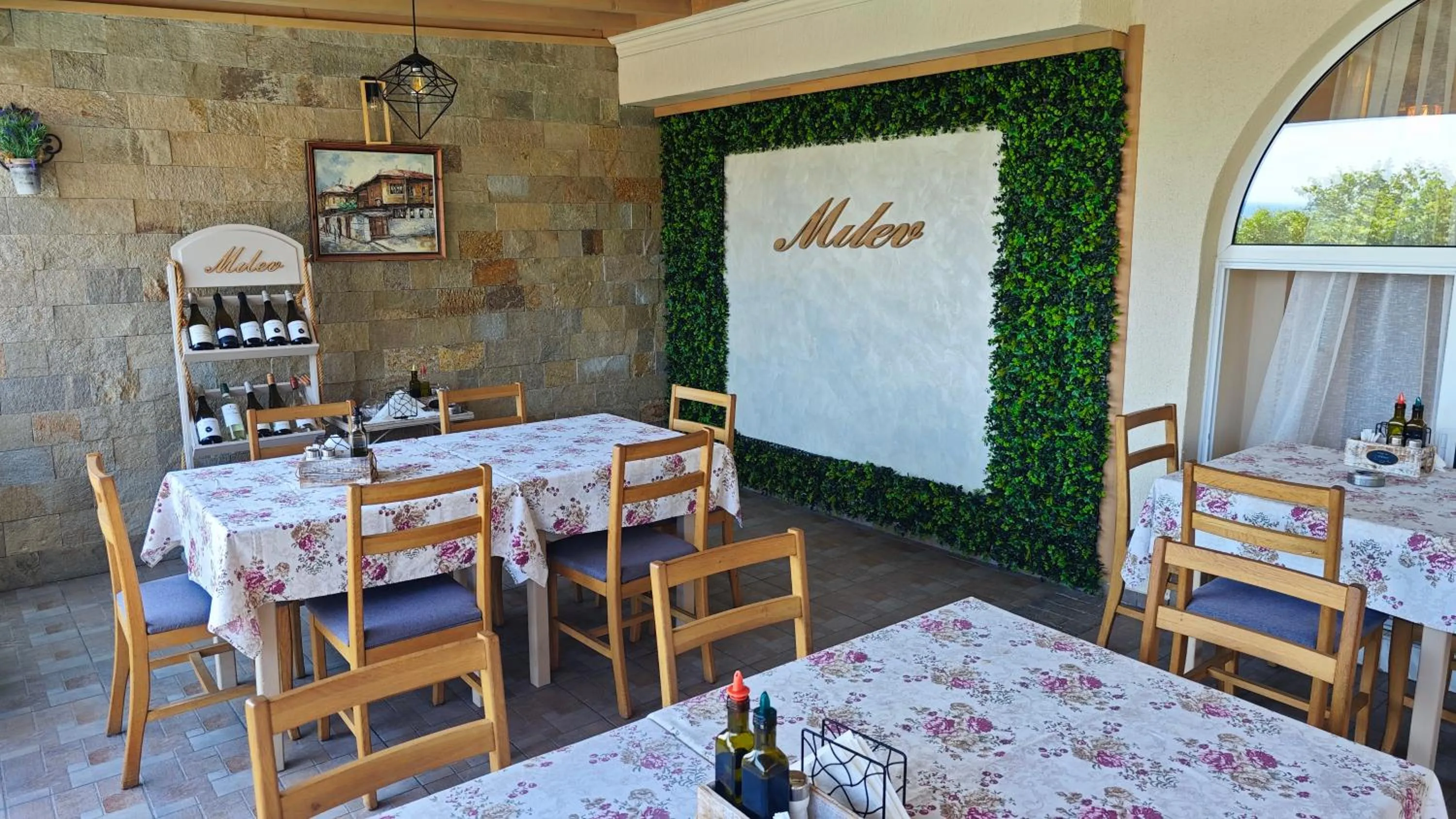 Restaurant/places to eat in Family Hotel Milev