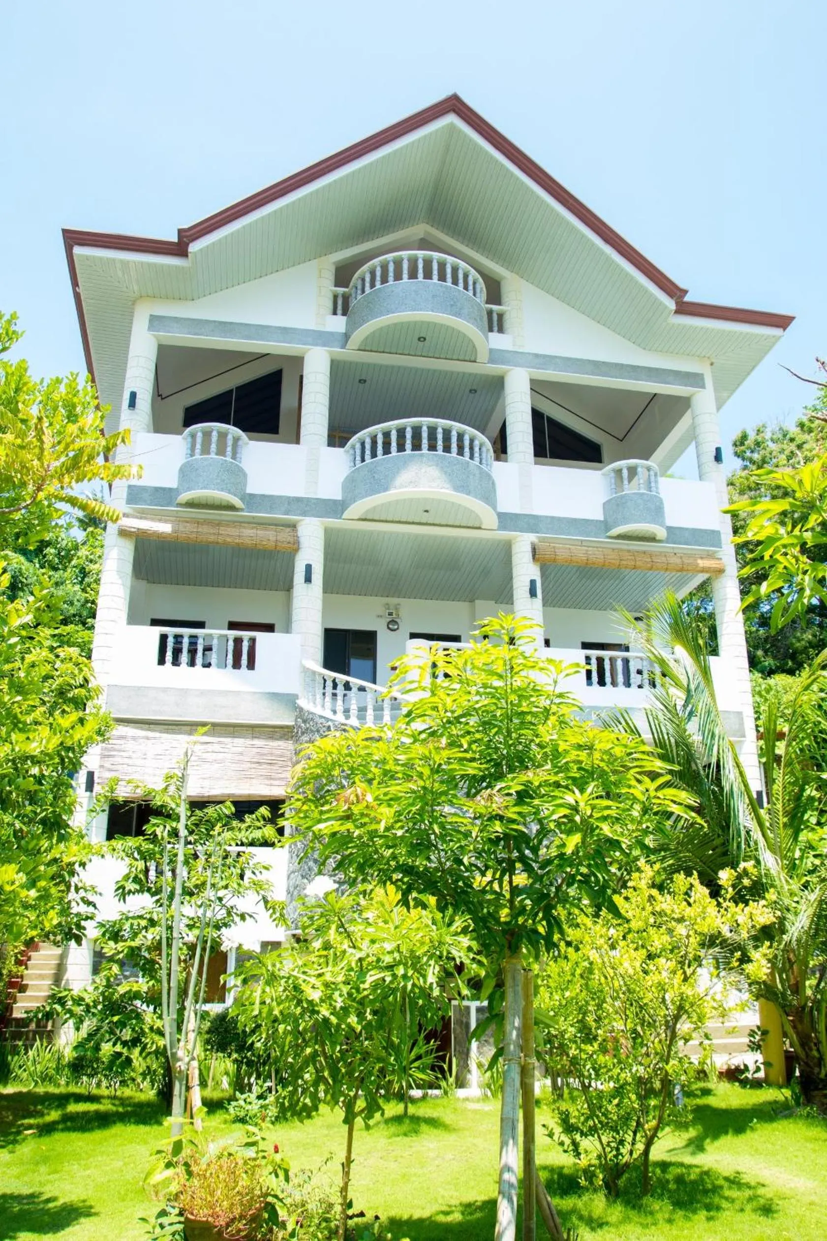 Facade/entrance in Greenyard Inn