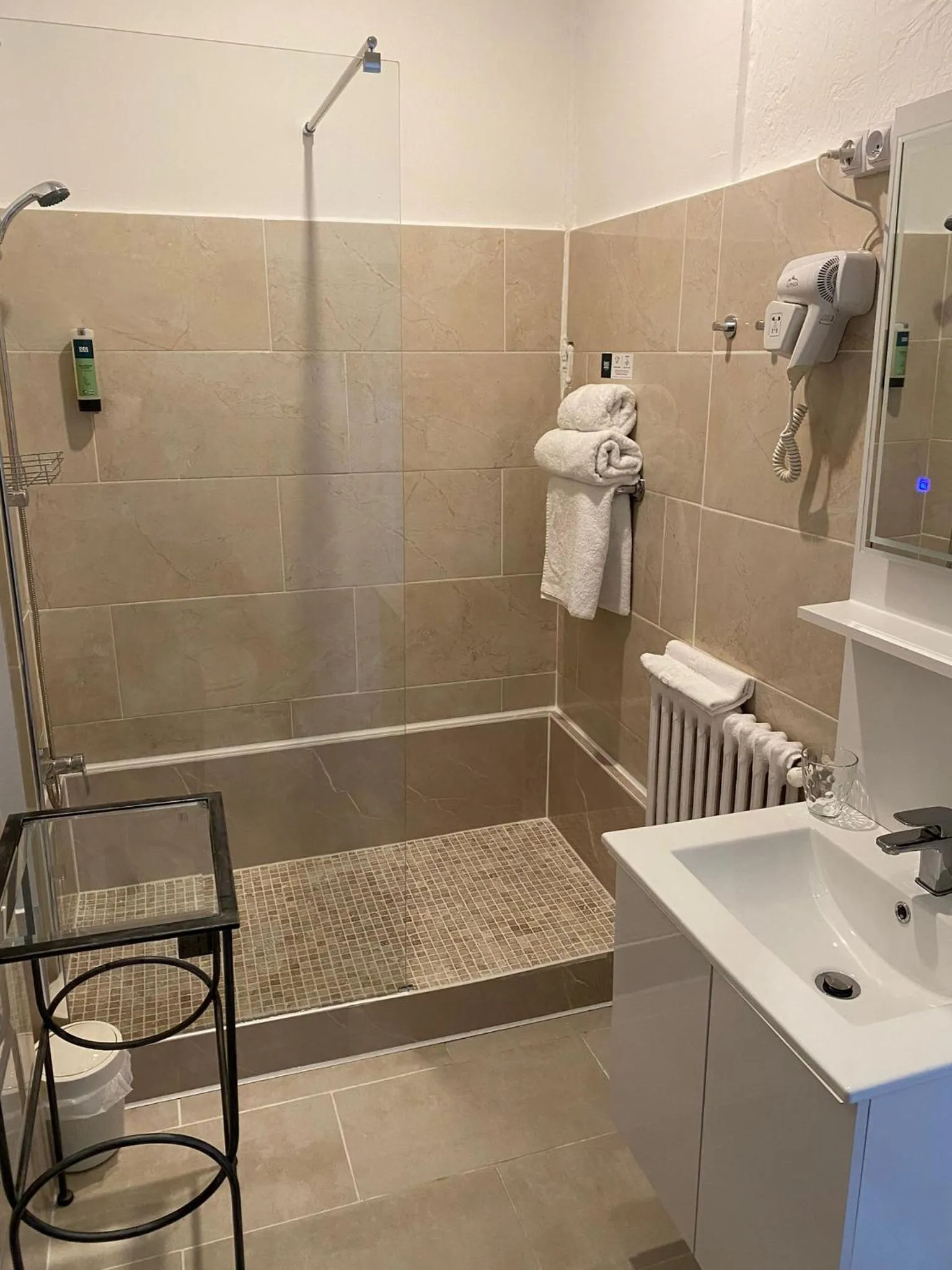 Bathroom in Logis Hôtel Villa Victorine