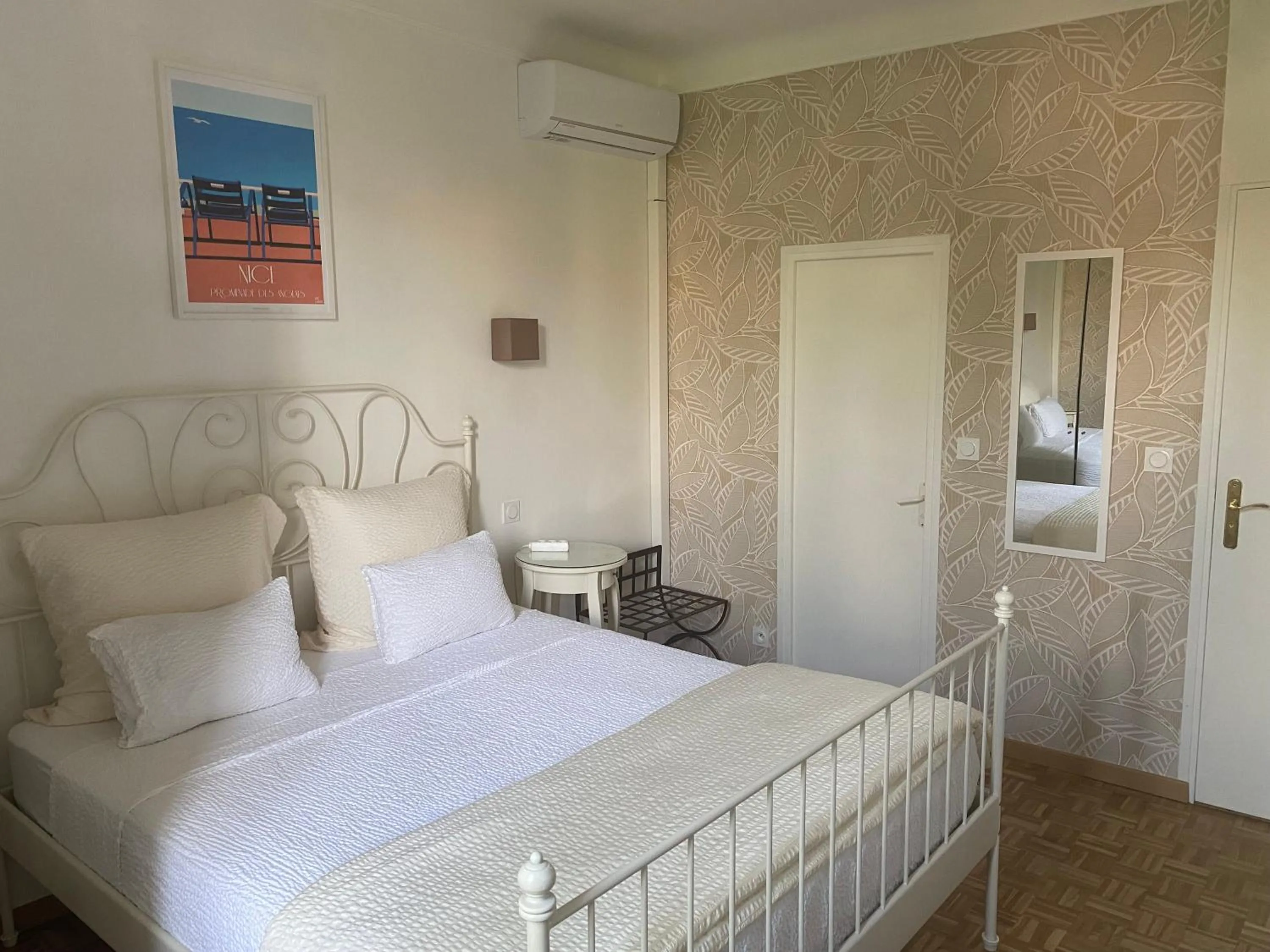 Bedroom, Bed in Logis Hôtel Villa Victorine