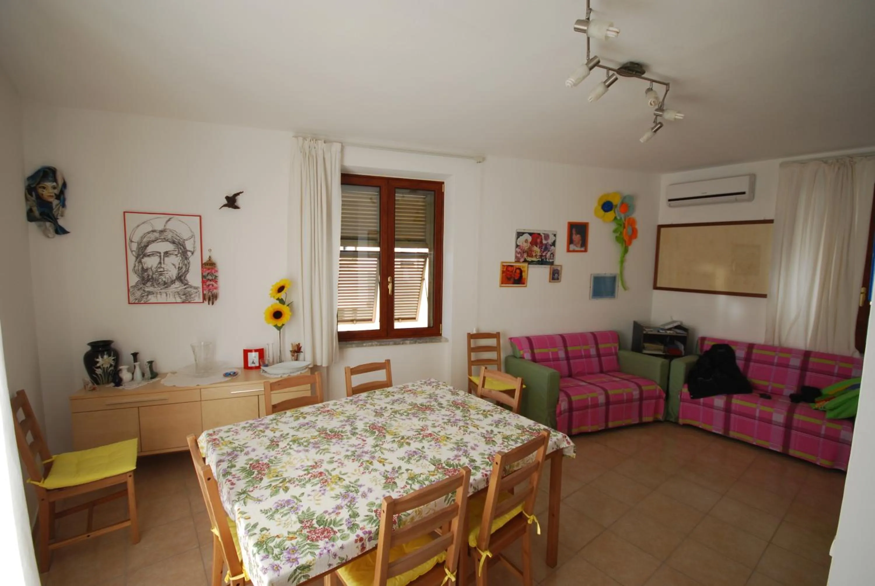 Communal lounge/ TV room in Babbai Giommi